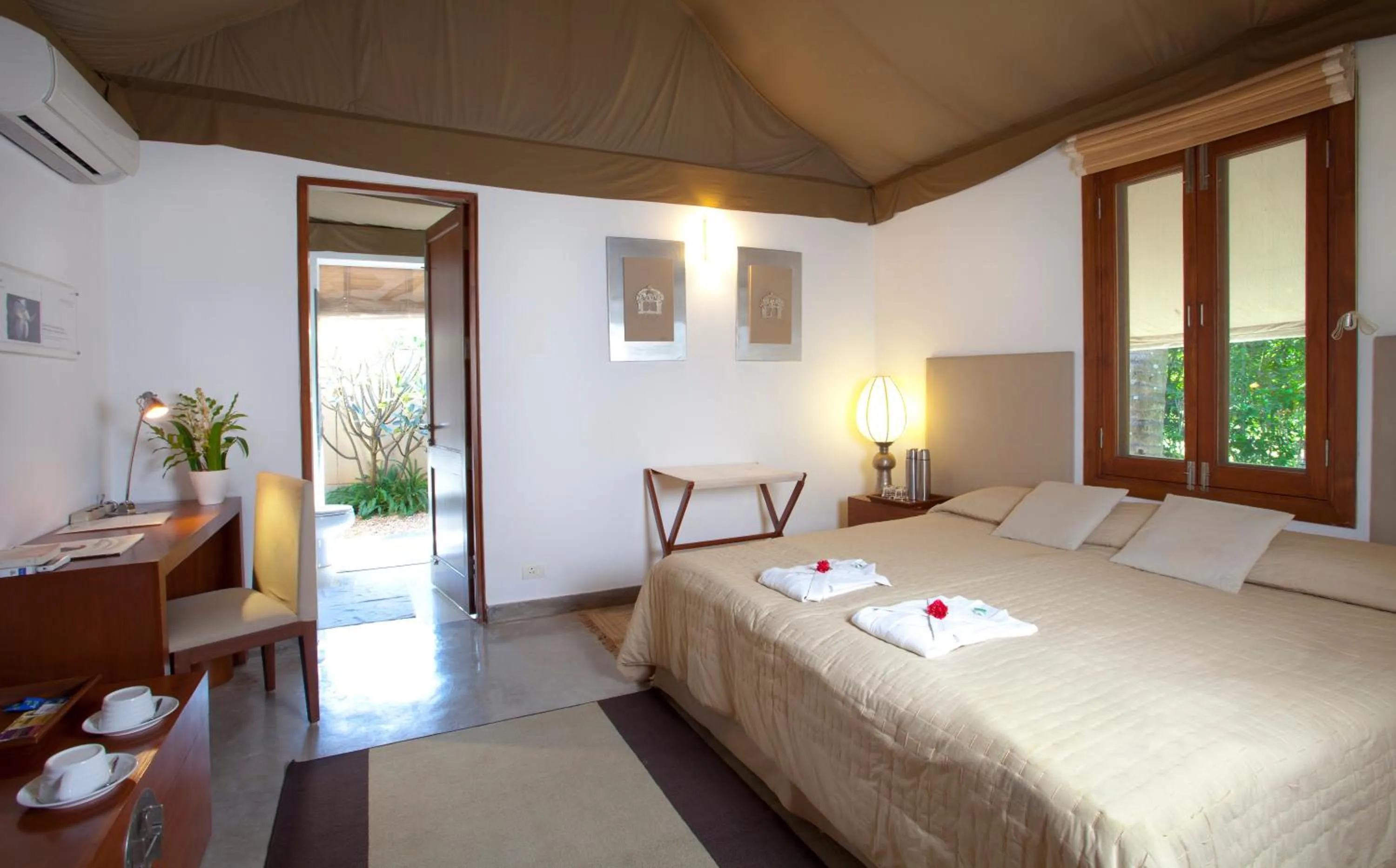 Bedroom, Bed in Shreyas Retreat