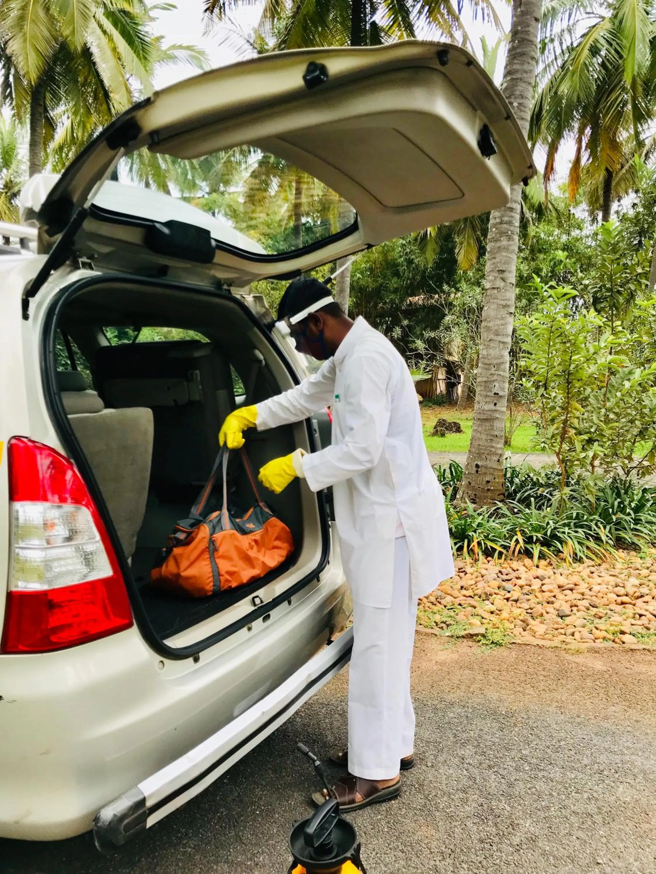 Staff in Shreyas Retreat