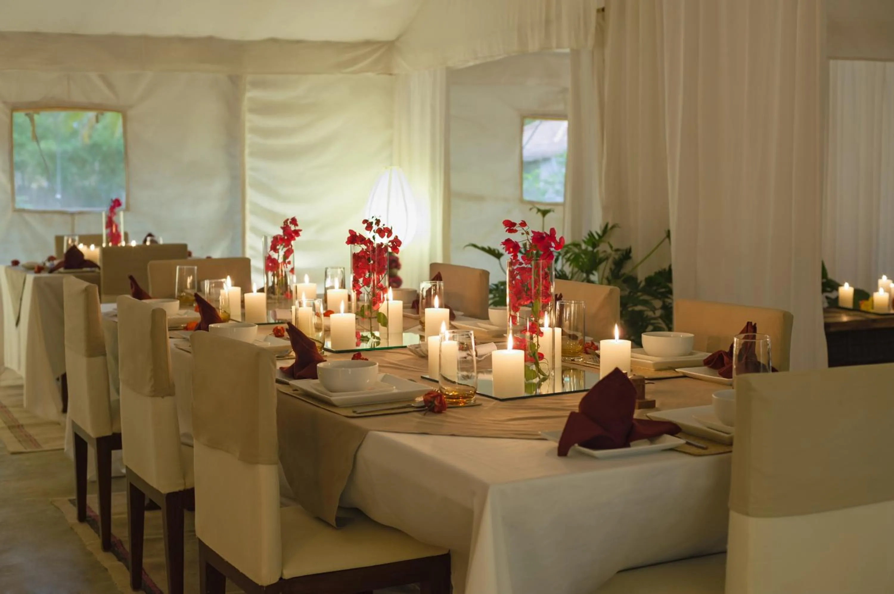 Restaurant/places to eat in Shreyas Retreat