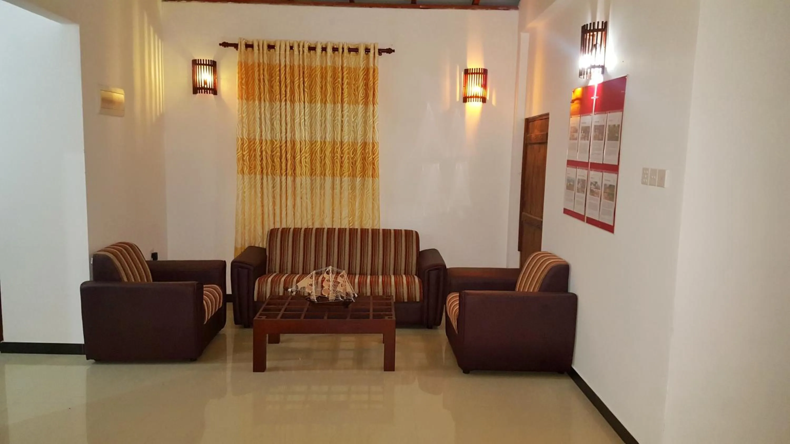 Communal lounge/ TV room in Villa Happy Home