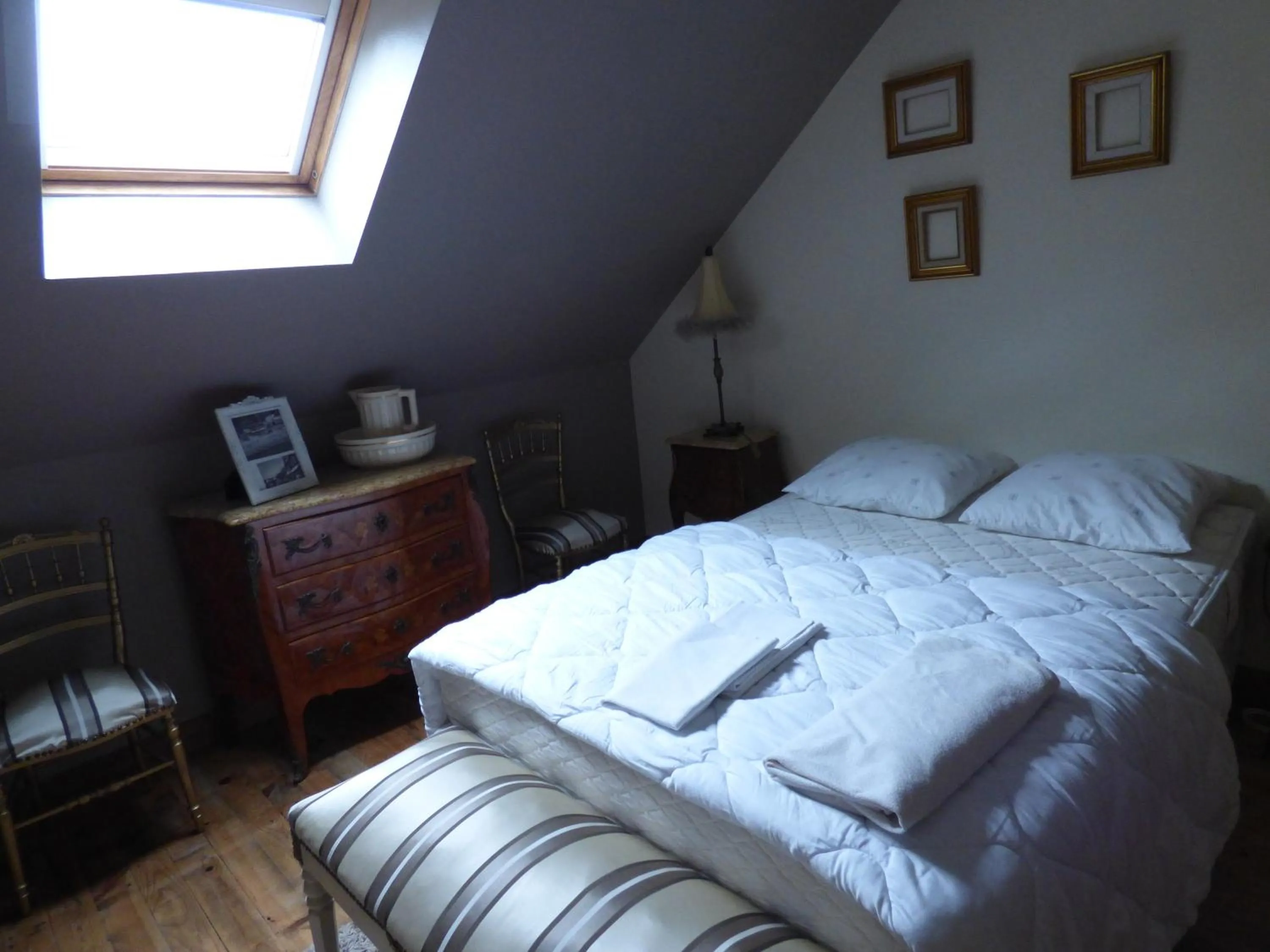 Bed in Le Clos des Camélias, 4 chambres- 8 personnes- 300m de la plage