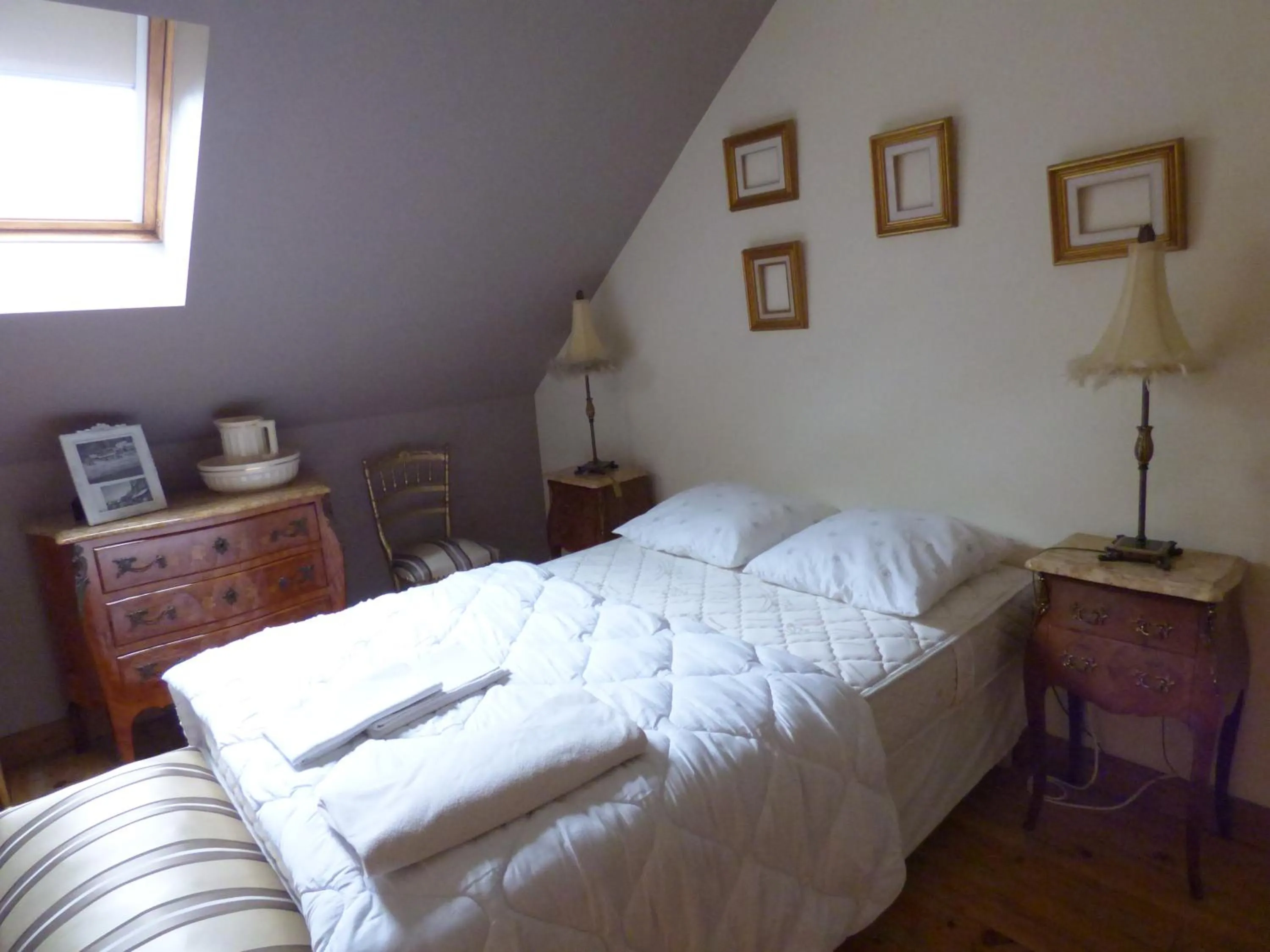 Bed in Le Clos des Camélias, 4 chambres- 8 personnes- 300m de la plage