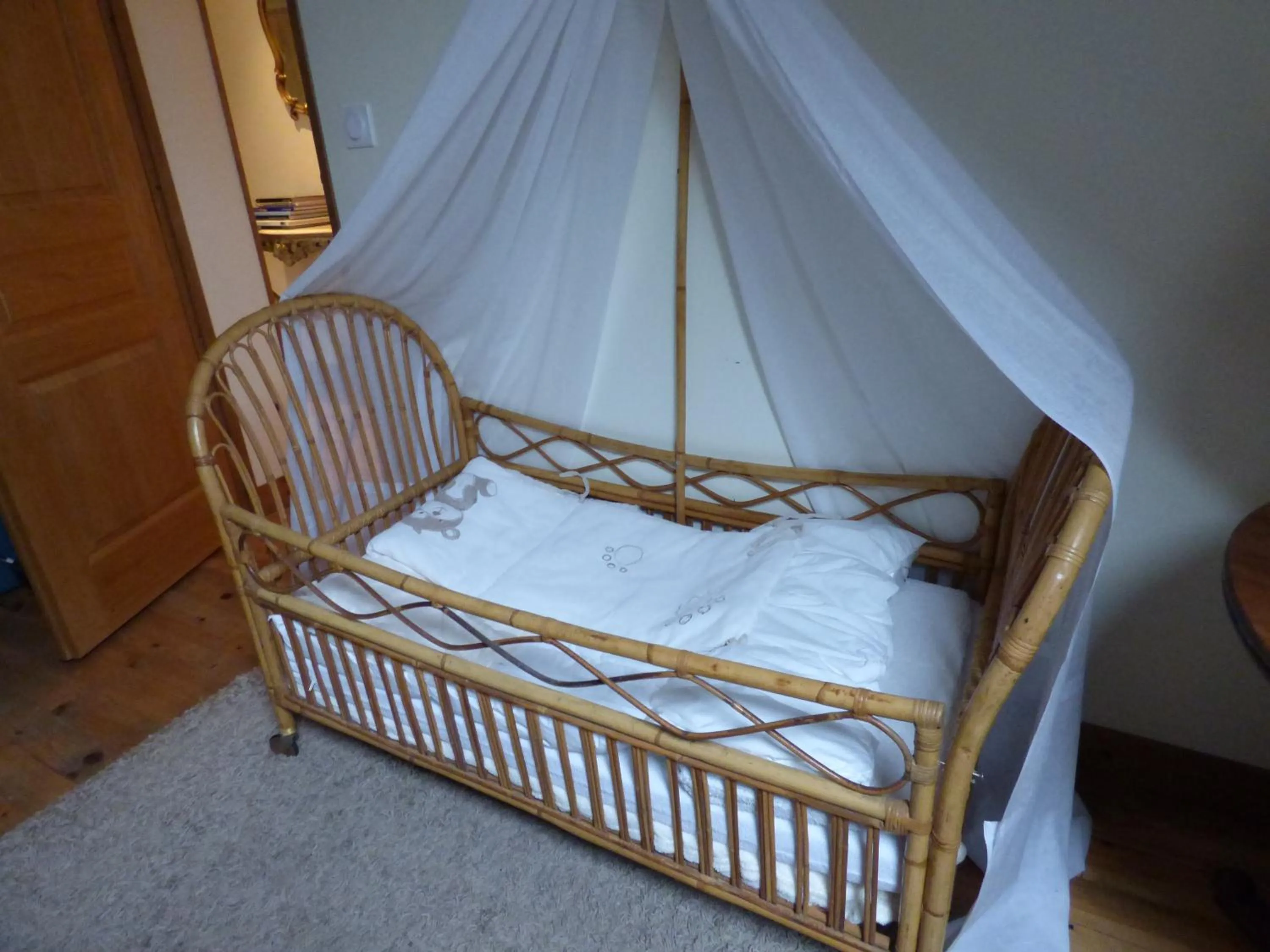 Bed in Le Clos des Camélias, 4 chambres- 8 personnes- 300m de la plage