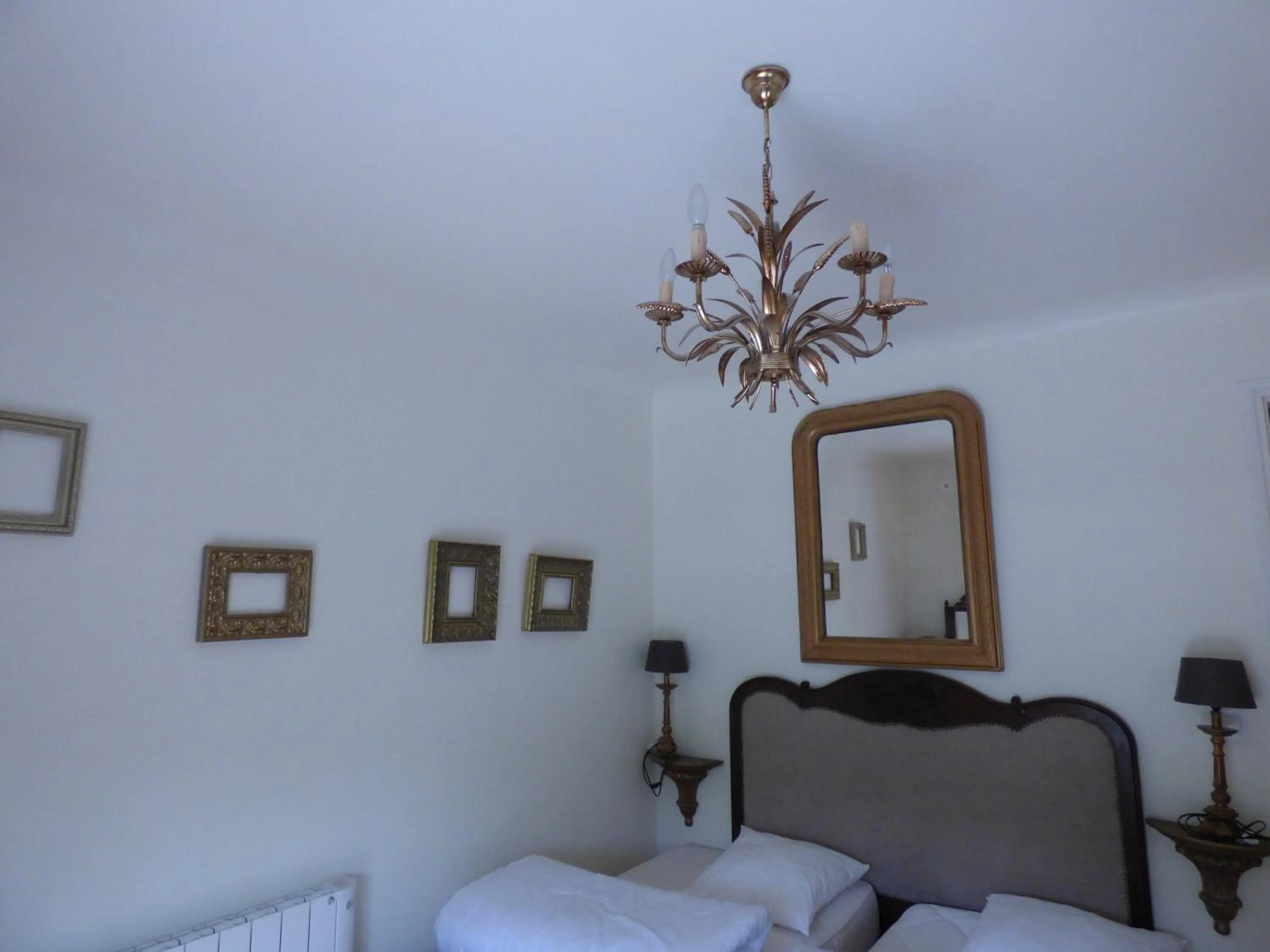 Bed in Le Clos des Camélias, 4 chambres- 8 personnes- 300m de la plage