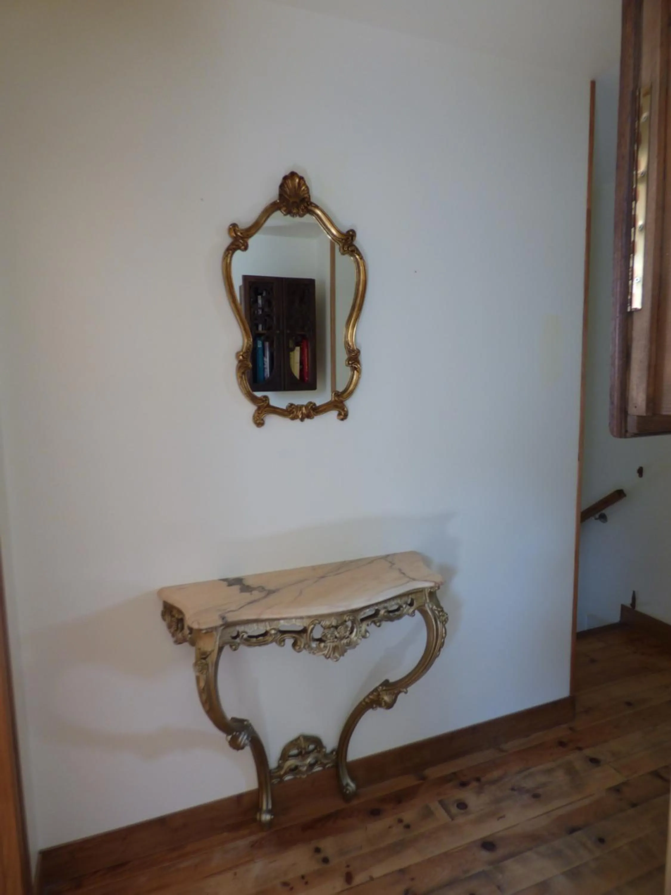 Decorative detail in Le Clos des Camélias, 4 chambres- 8 personnes- 300m de la plage