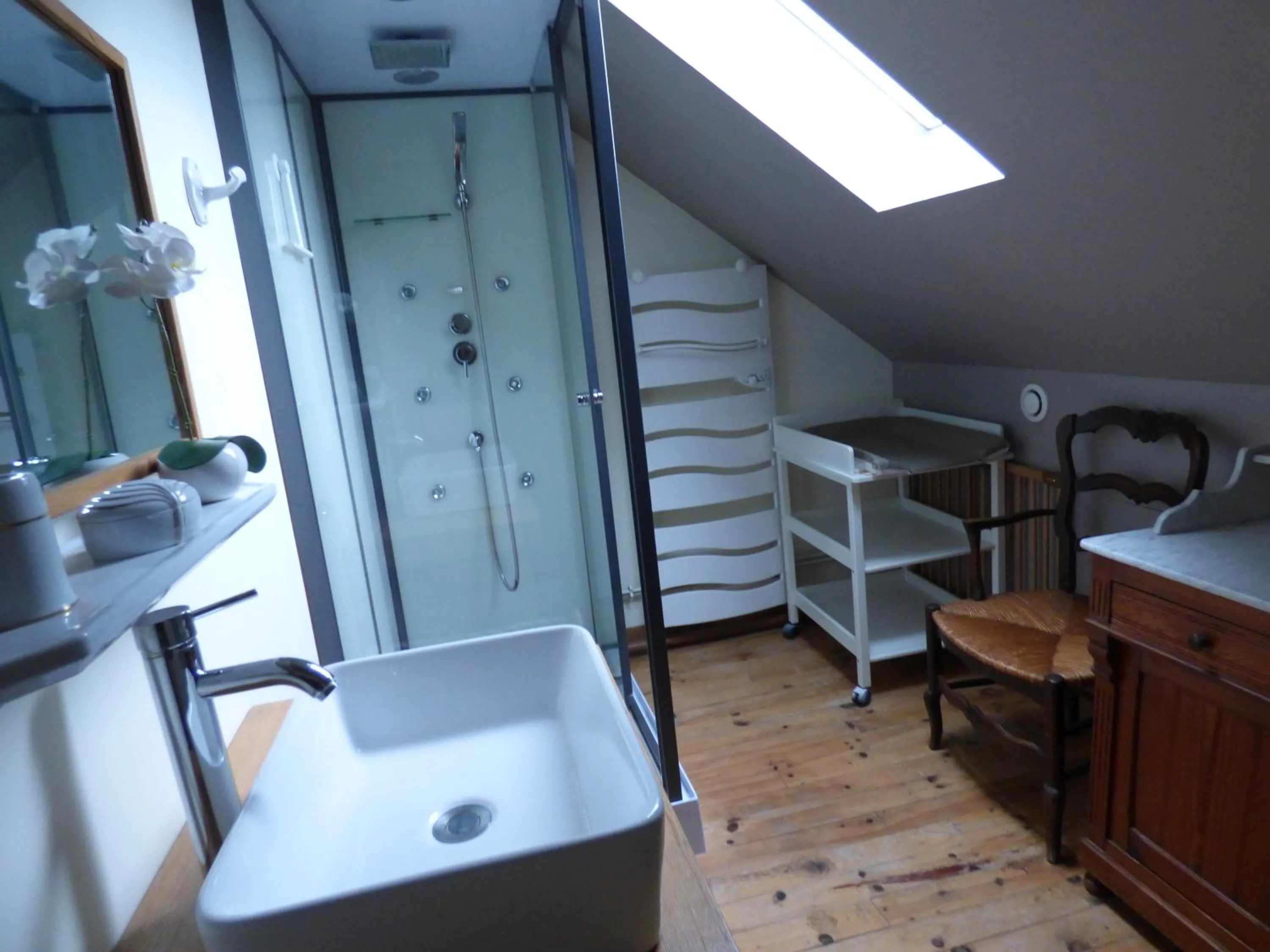 Bed in Le Clos des Camélias, 4 chambres- 8 personnes- 300m de la plage