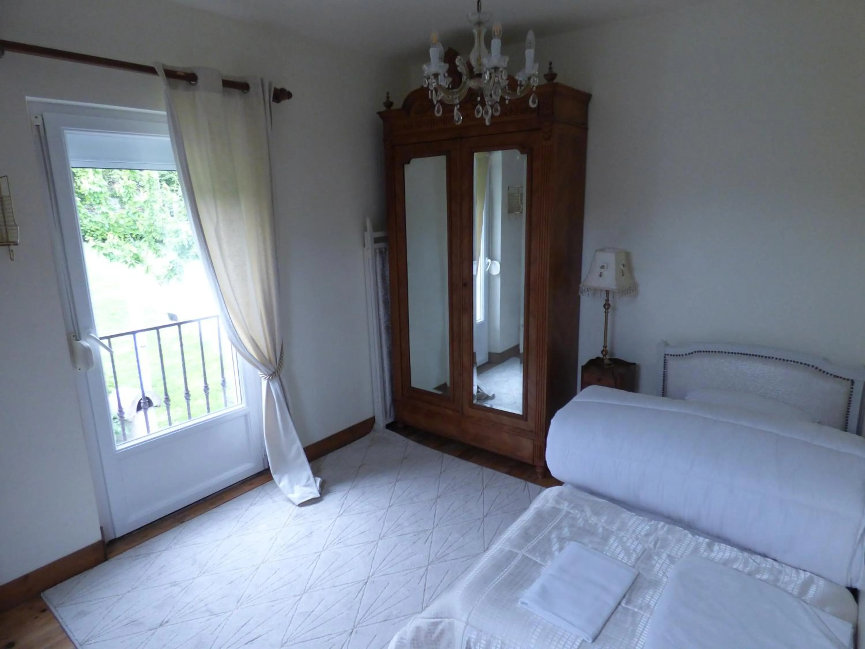 Bed in Le Clos des Camélias, 4 chambres- 8 personnes- 300m de la plage