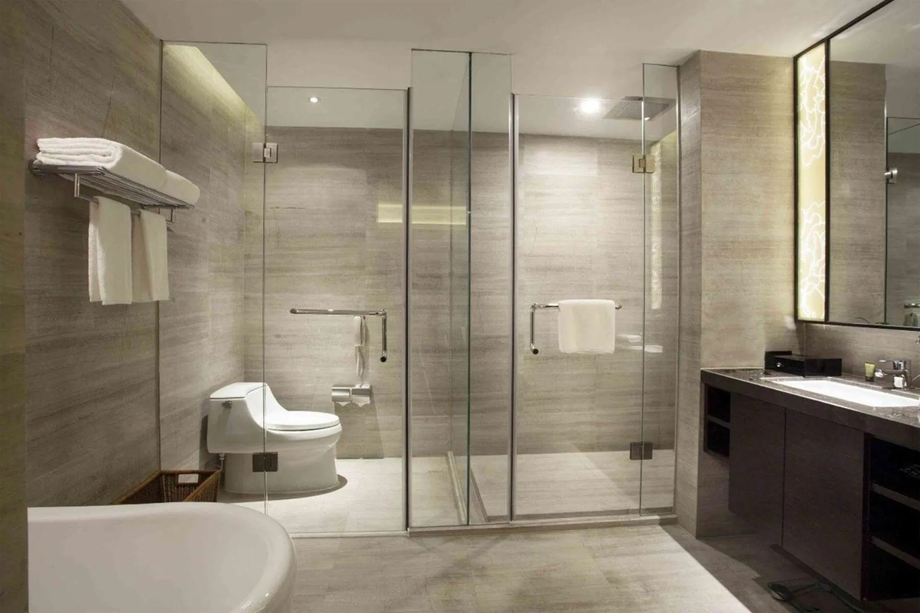 TV and multimedia in Ramada Plaza by Wyndham Xi'an South