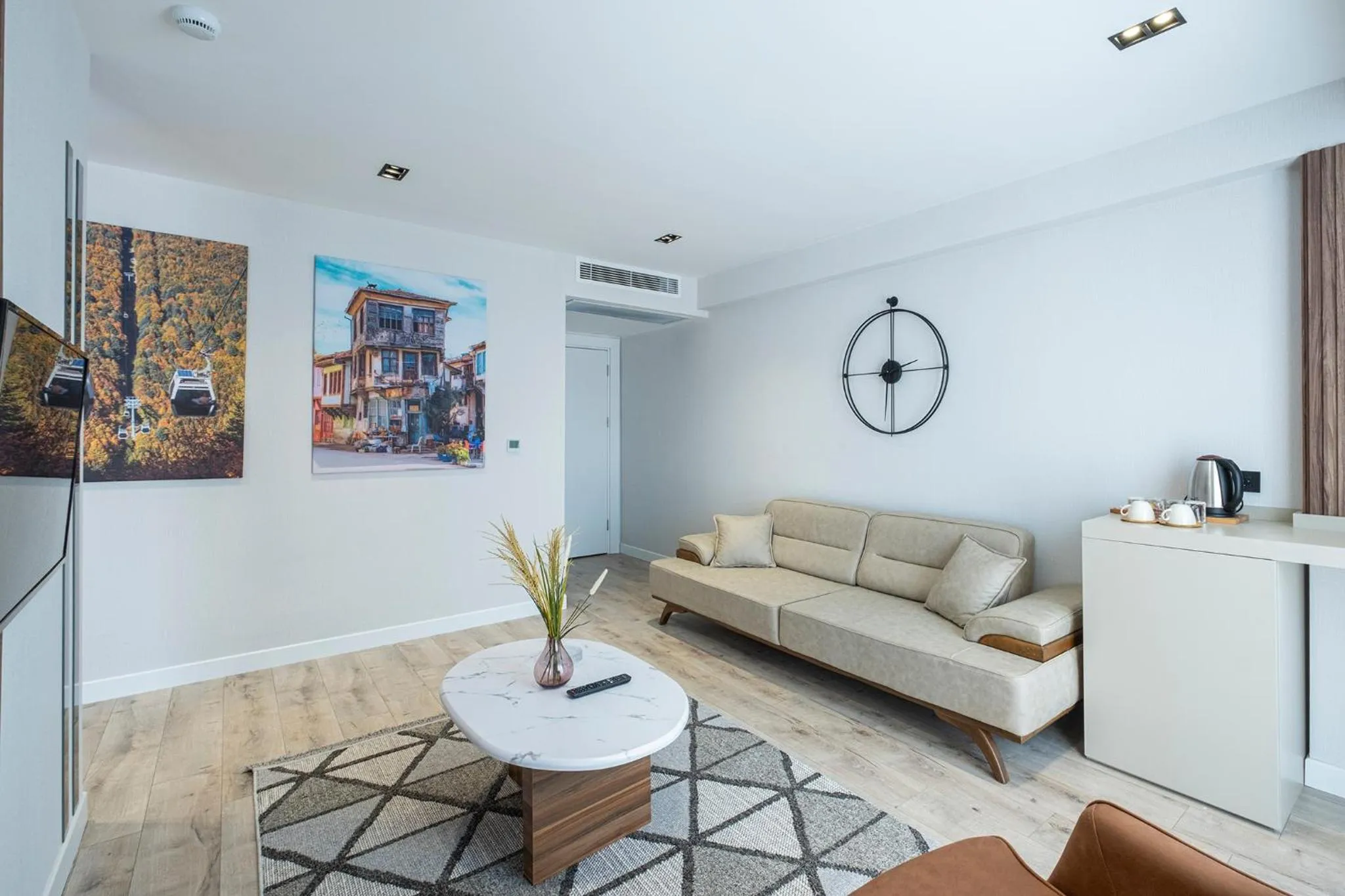 Seating area in Euphrates Hotel Bursa