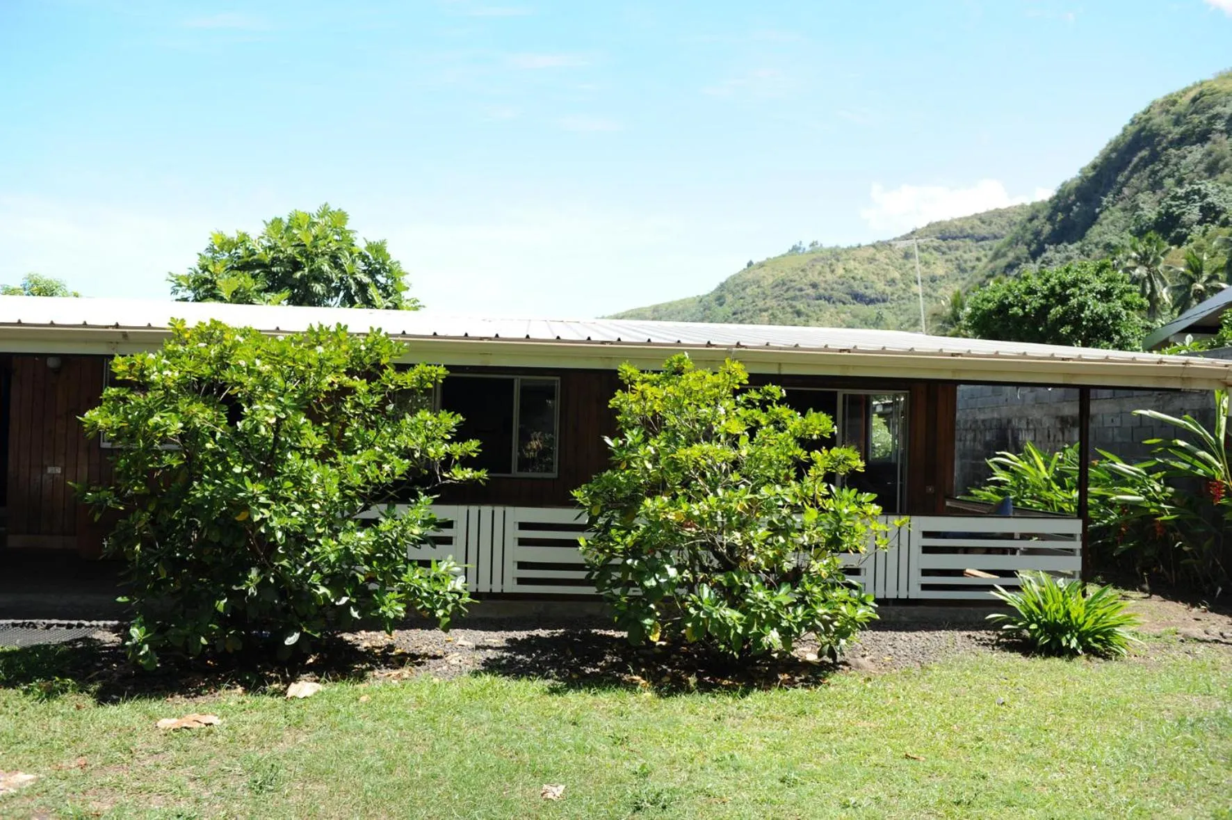 Property building in Pension TE MITI - PLAGE-BEACH 200m - Mahana Parc & Vaiava Beach pk18 - B&B CHAMBRES ou DORTOIR