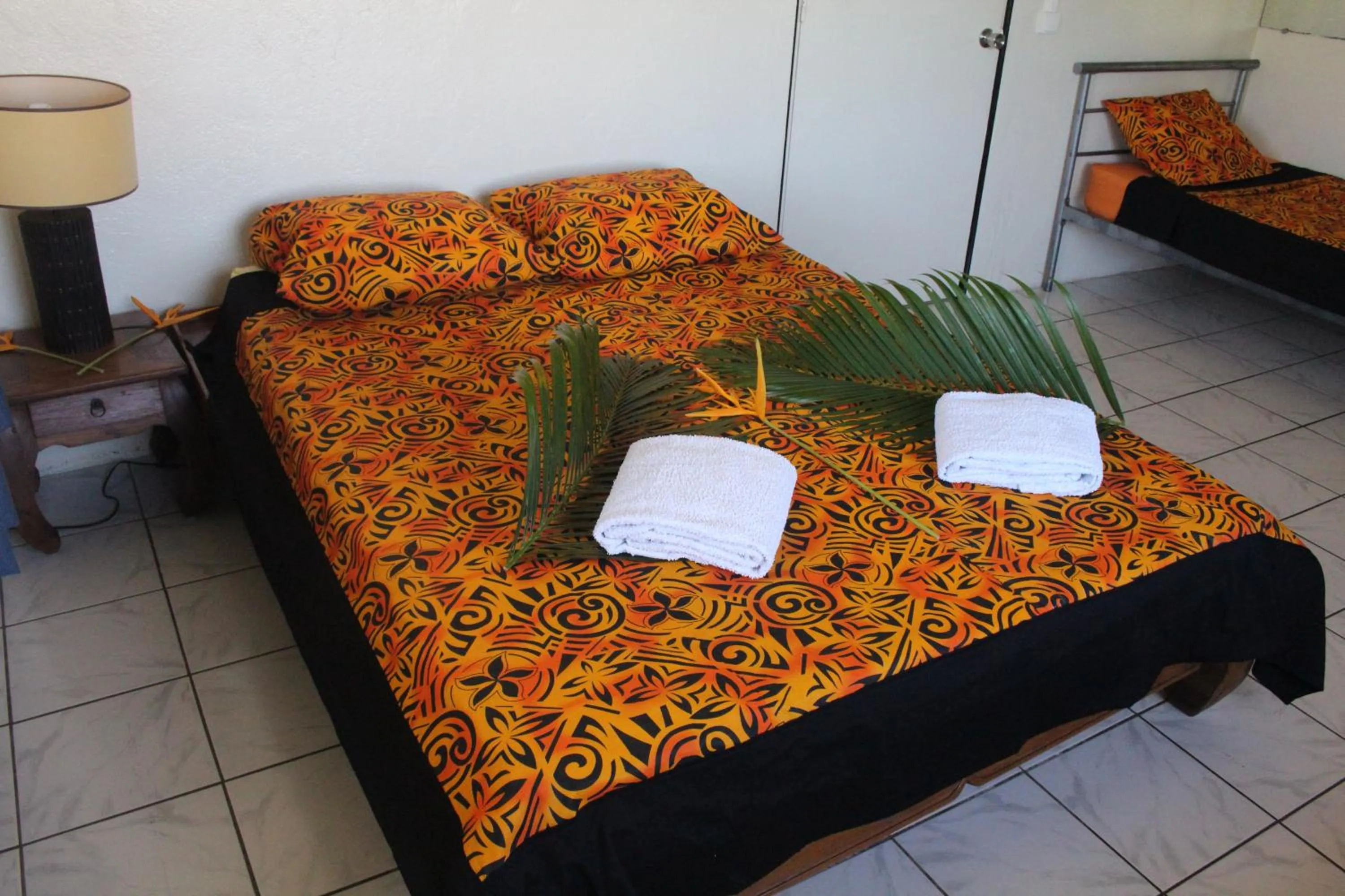 Bed in Pension TE MITI - PLAGE-BEACH 200m - Mahana Parc & Vaiava Beach pk18 - B&B CHAMBRES ou DORTOIR