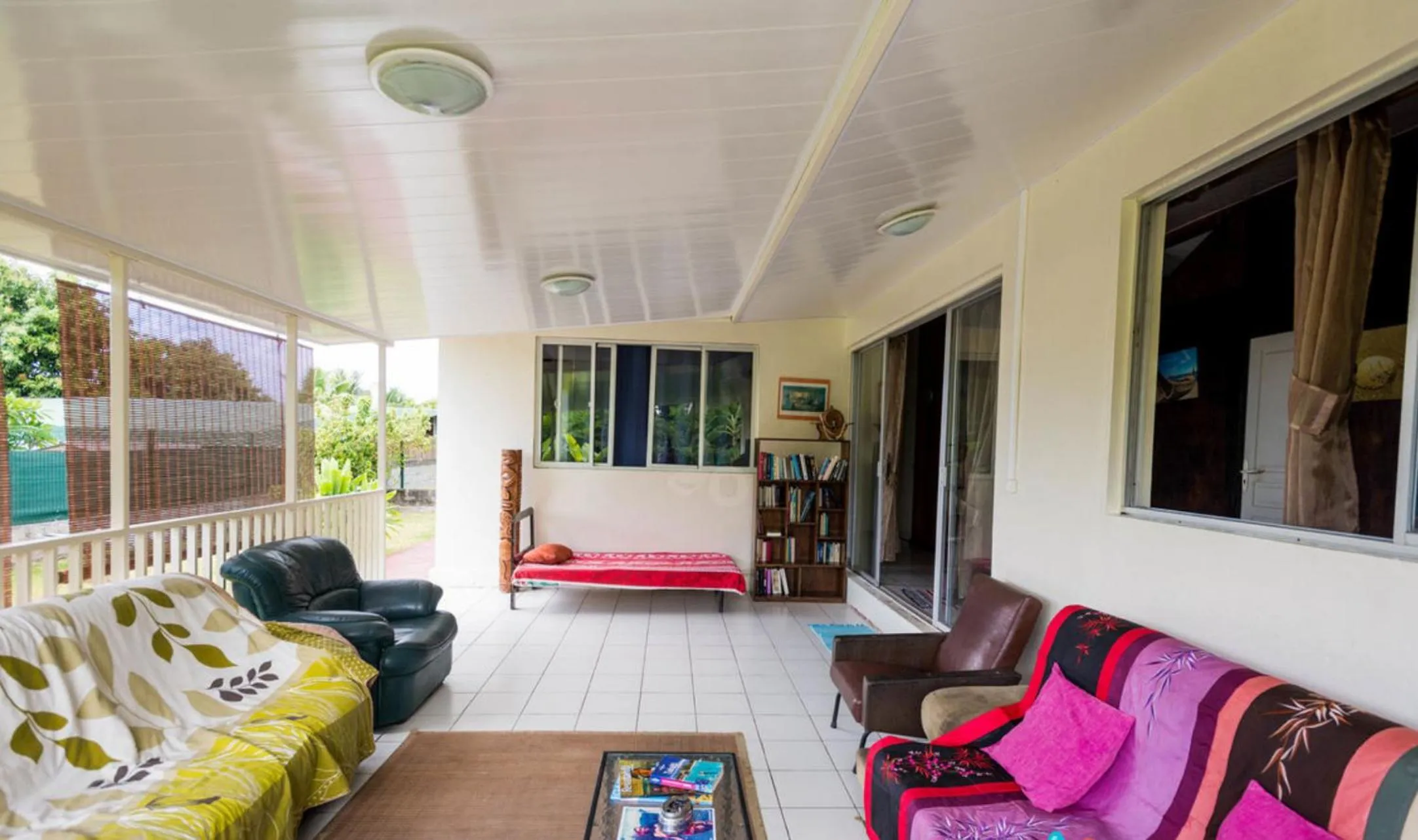 Patio in Pension TE MITI - PLAGE-BEACH 200m - Mahana Parc & Vaiava Beach pk18 - B&B CHAMBRES ou DORTOIR