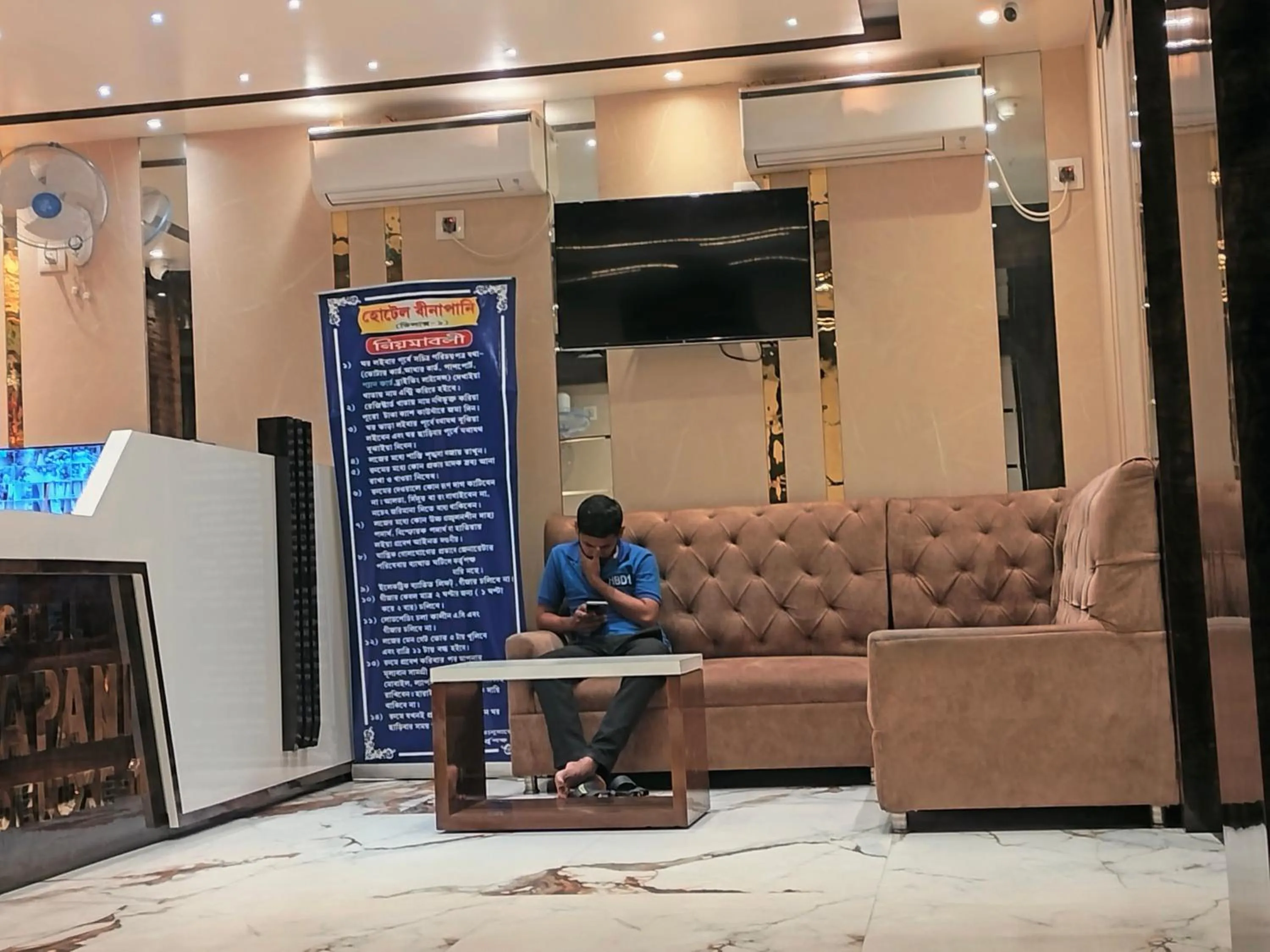 People in HOTEL BINAPANI Deluxe 1