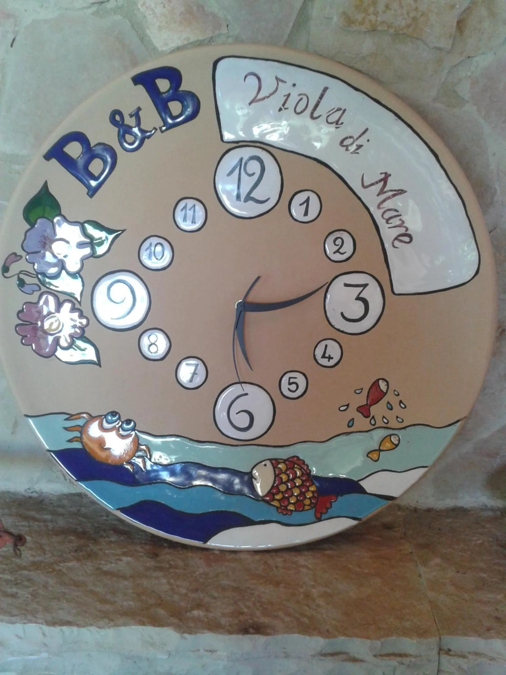 Decorative detail in Viola di Mare Rooms and Parking