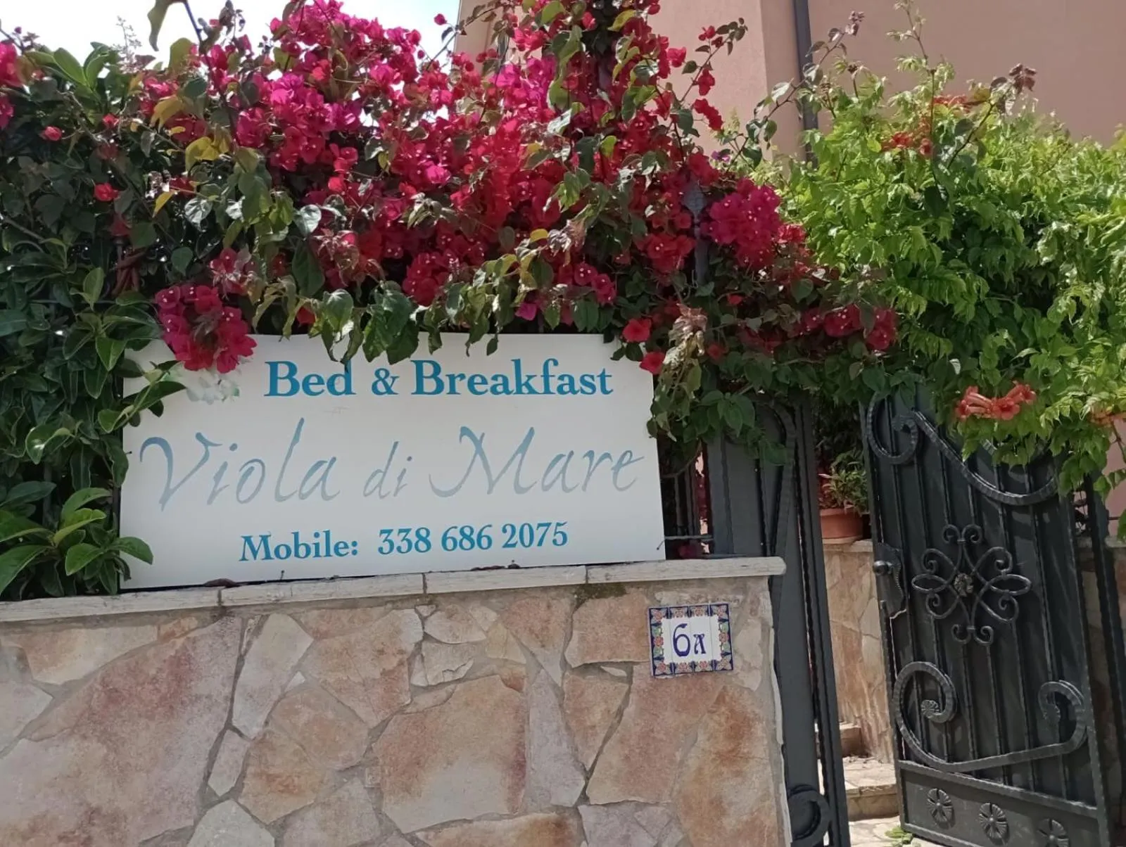Property logo or sign in Viola di Mare Rooms and Parking