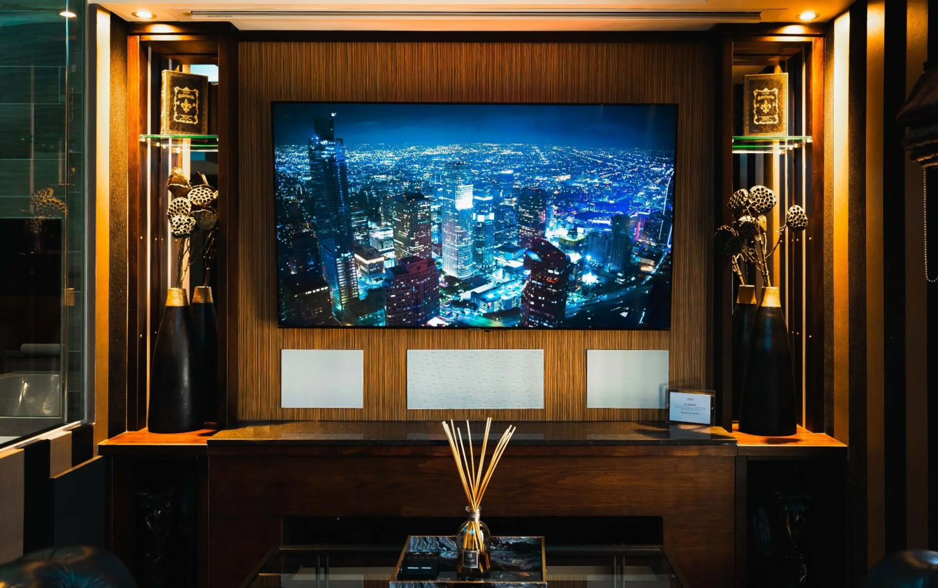 TV and multimedia in Church Suites by The Cranleigh Boutique