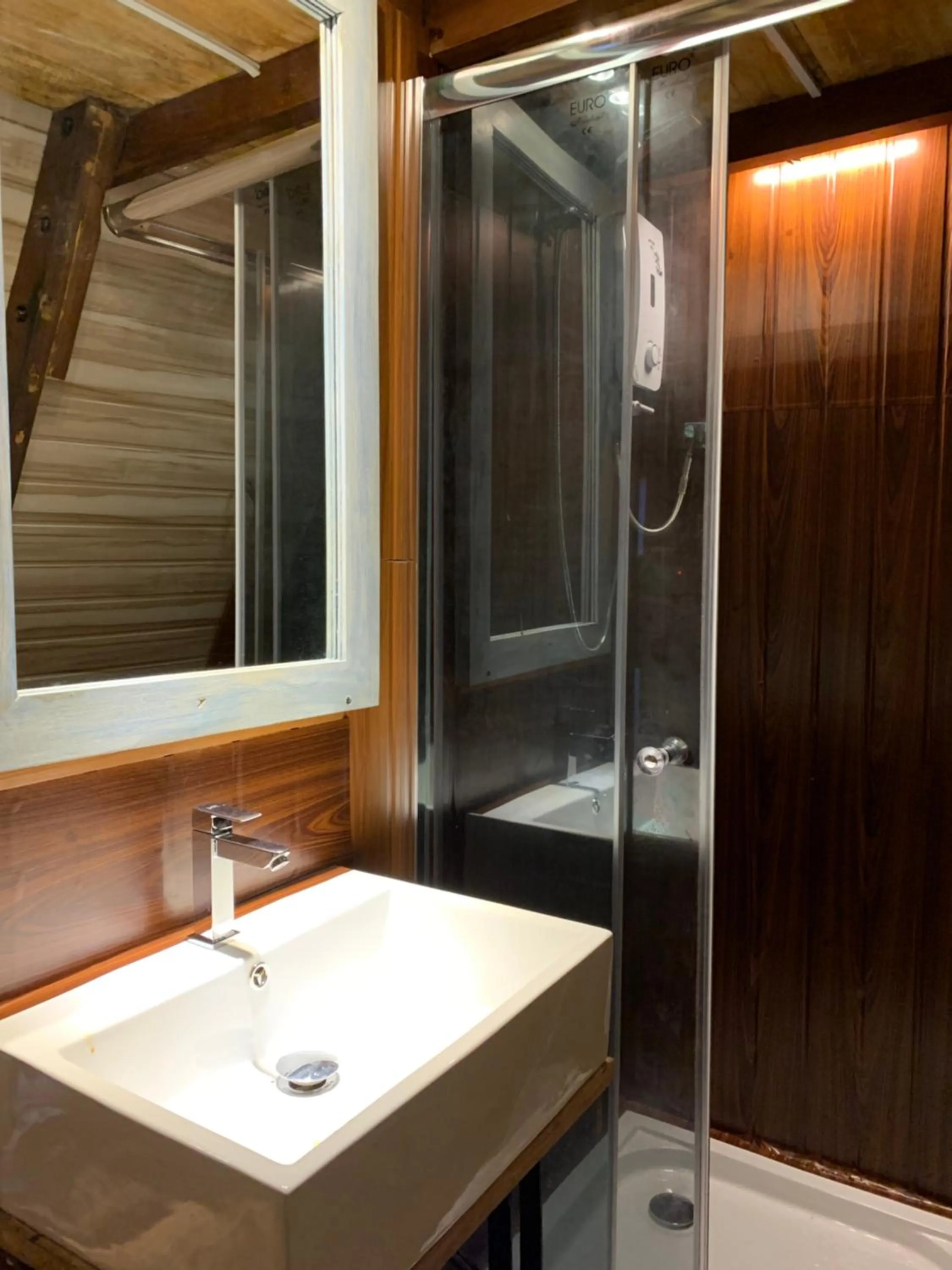 Shower in Nuga Eden Tangalle