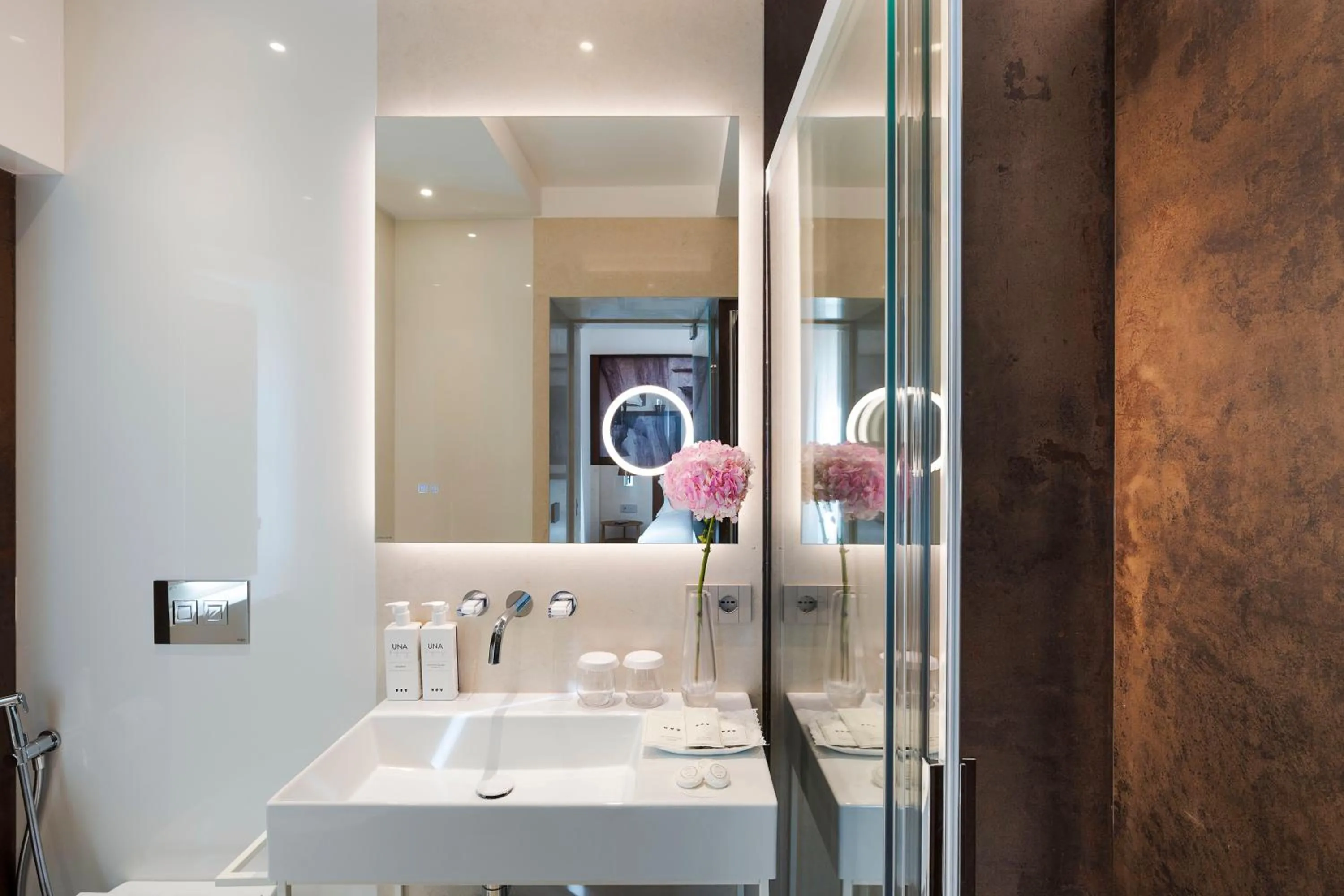 Shower in Maniace Boutique Hotel Ortigia - UNA Esperienze