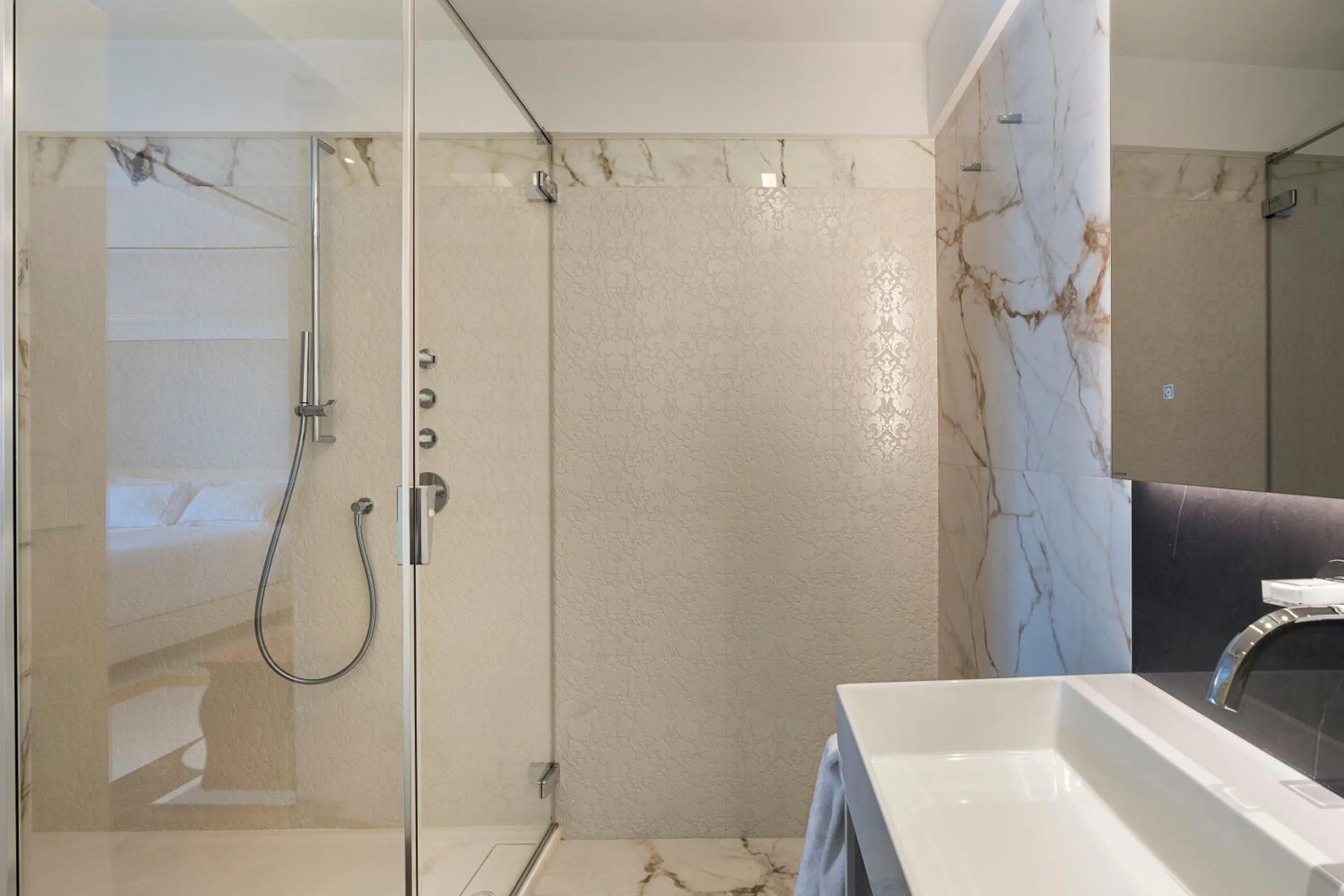 Shower in Maniace Boutique Hotel Ortigia - UNA Esperienze