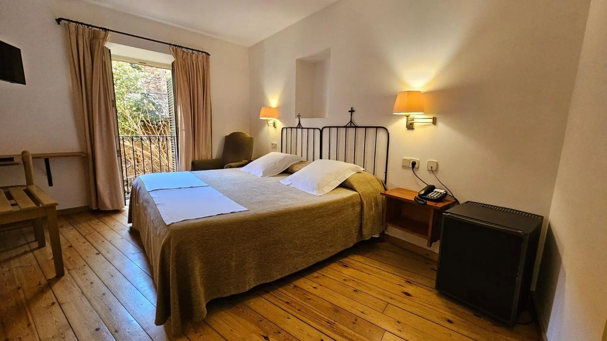 Bed in Hotel de La Font Peralada