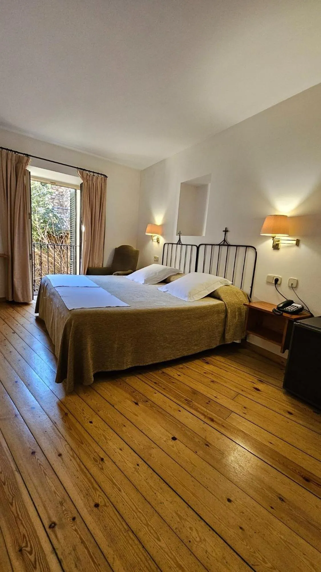 Bed in Hotel de La Font Peralada