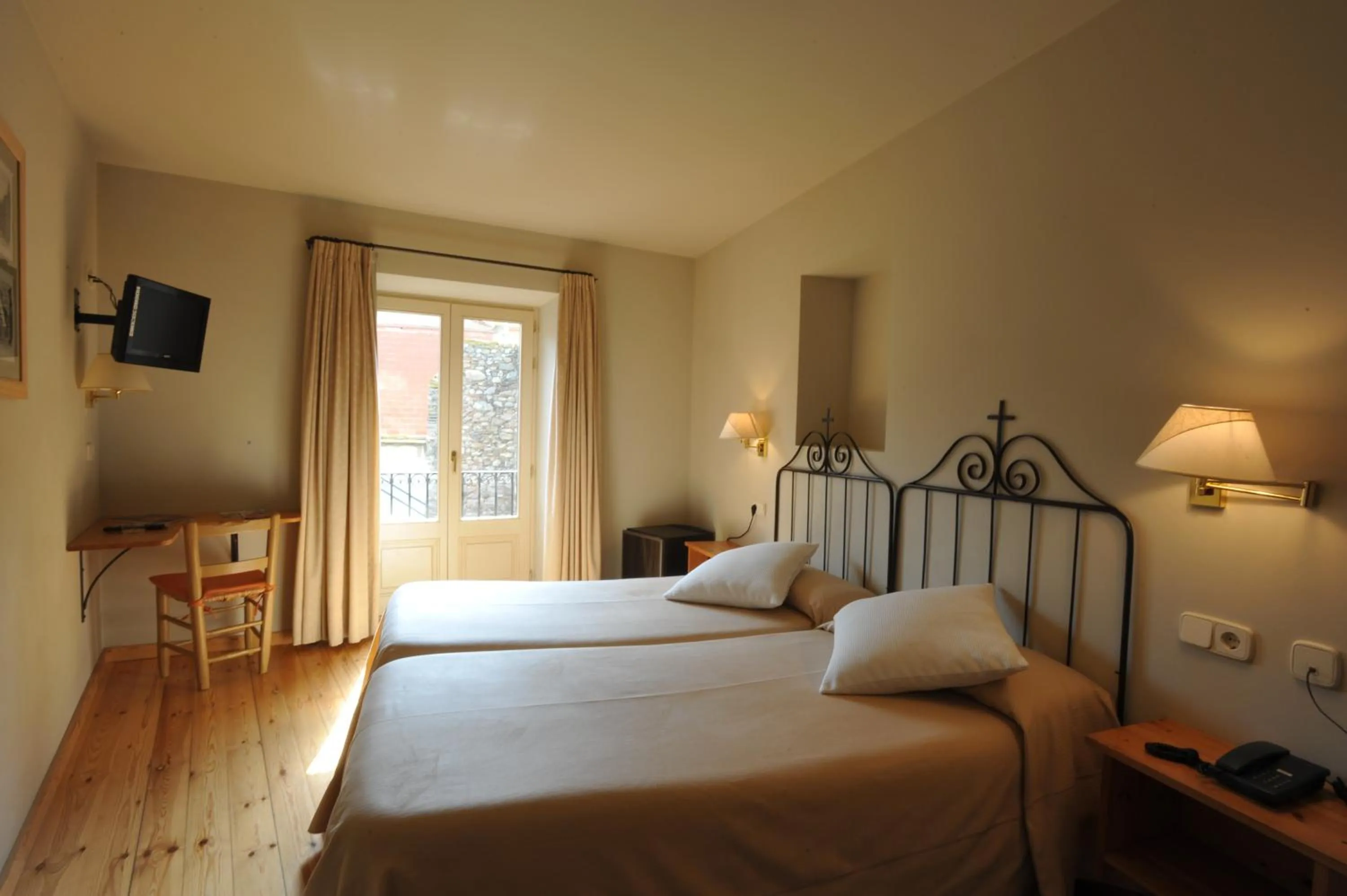 Bed in Hotel de La Font Peralada