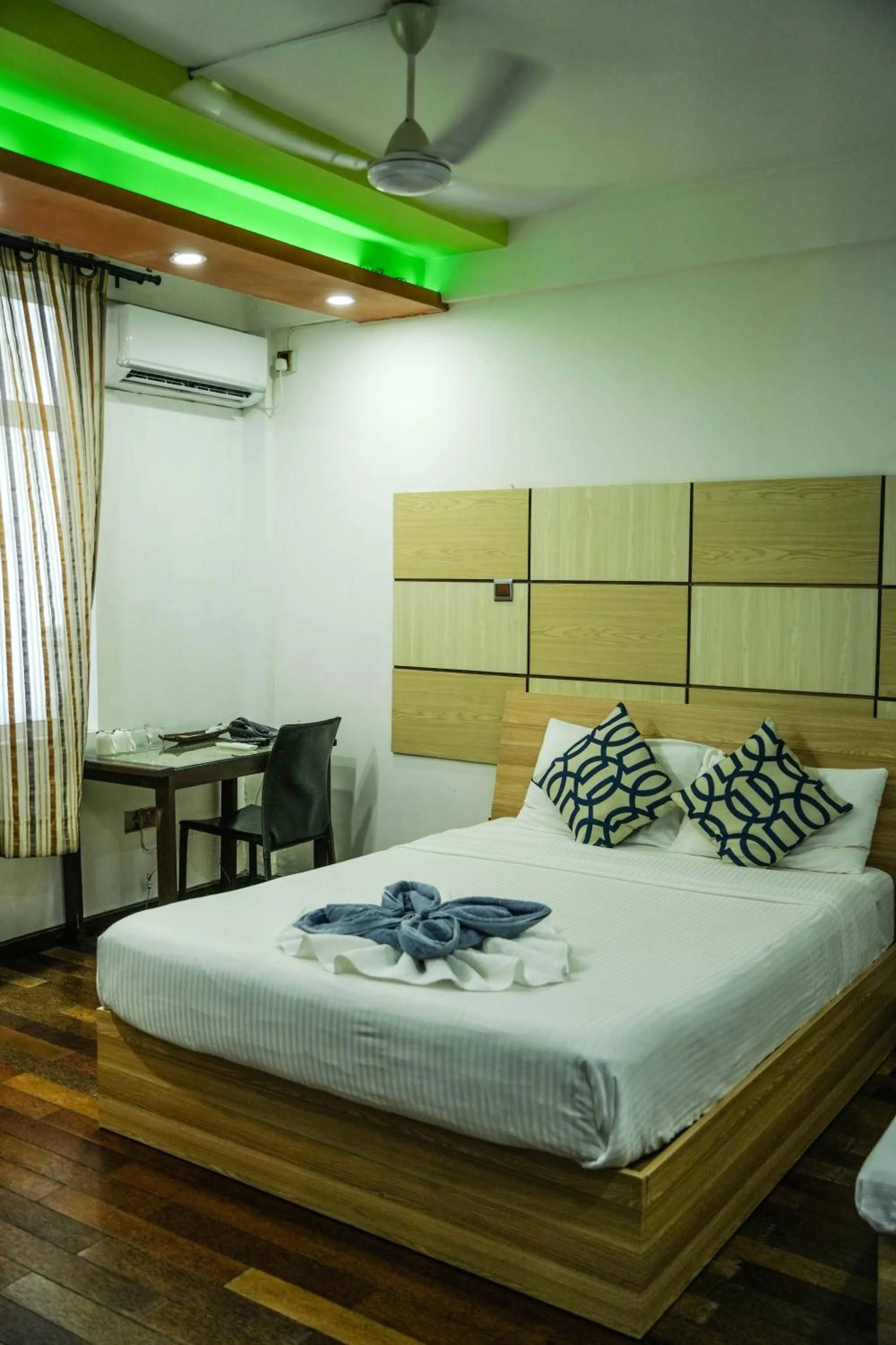 Bed in Ripple Beach Inn