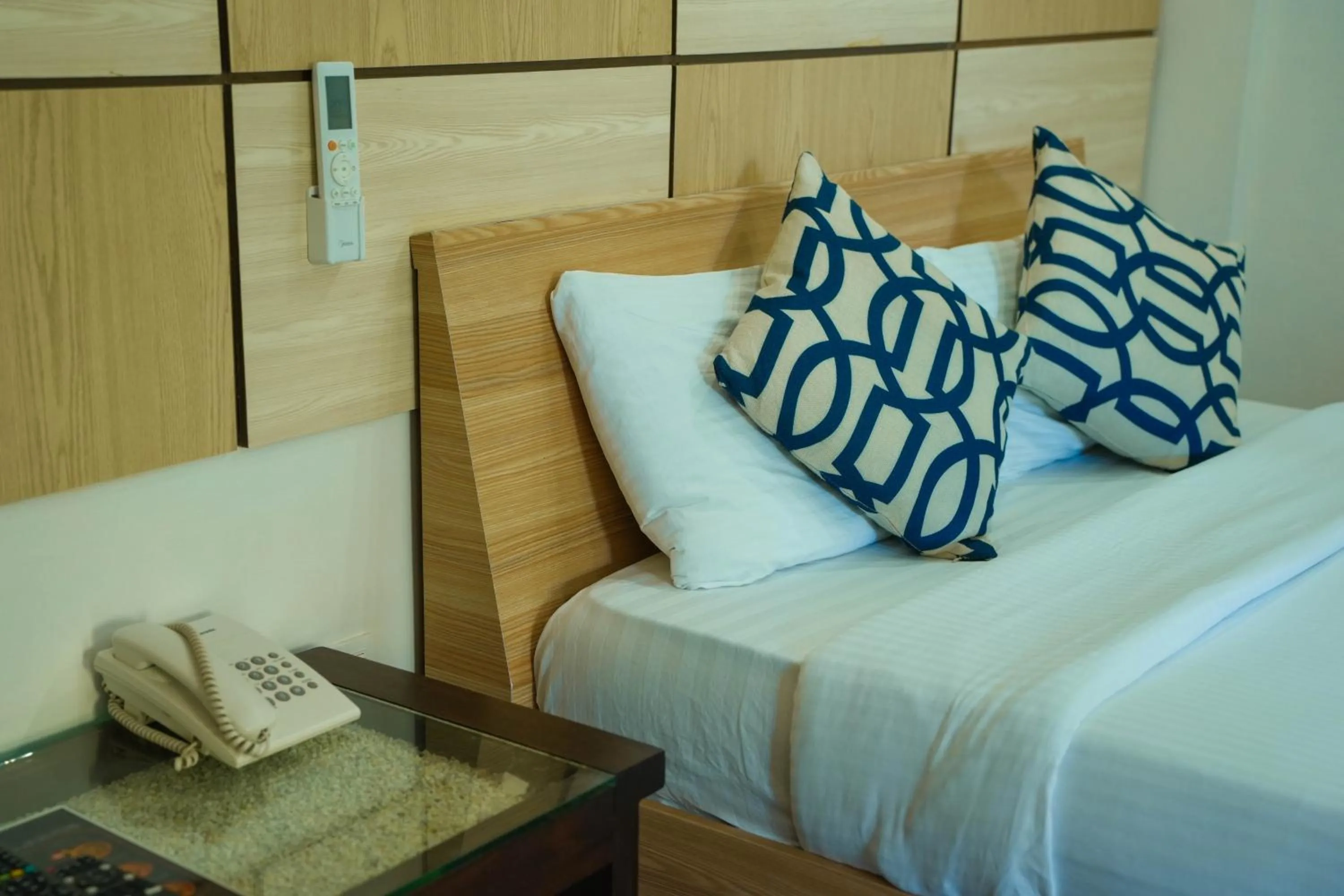 Bed in Ripple Beach Inn