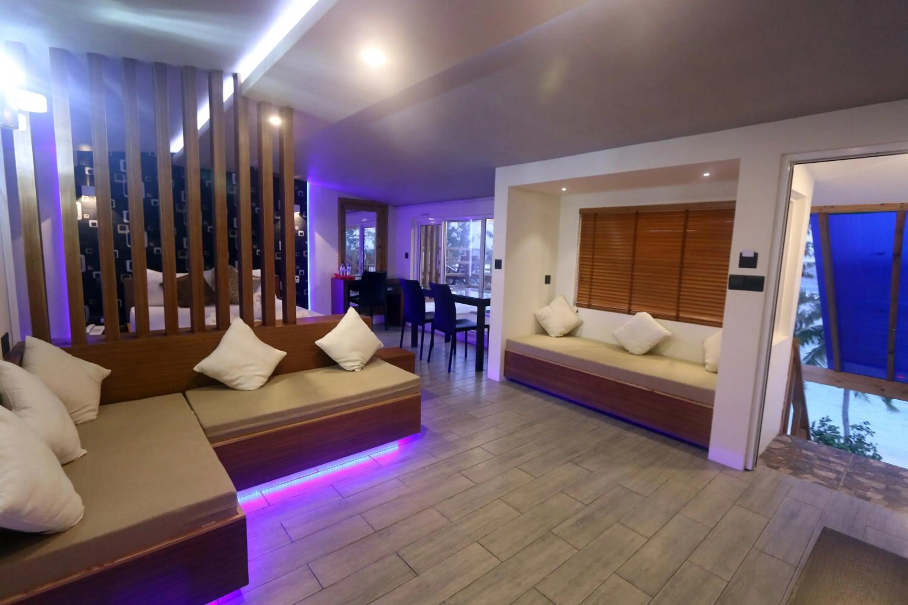 Photo of the whole room, Bed in Ripple Beach Inn