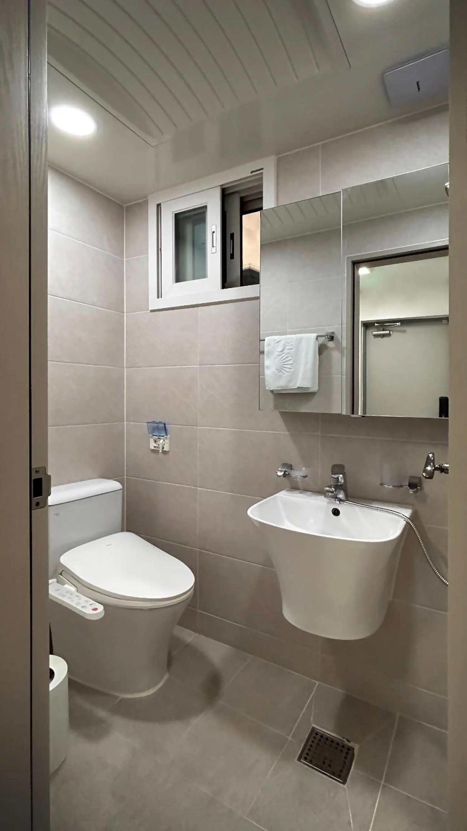 Shower in Hostel the Camino Seoul