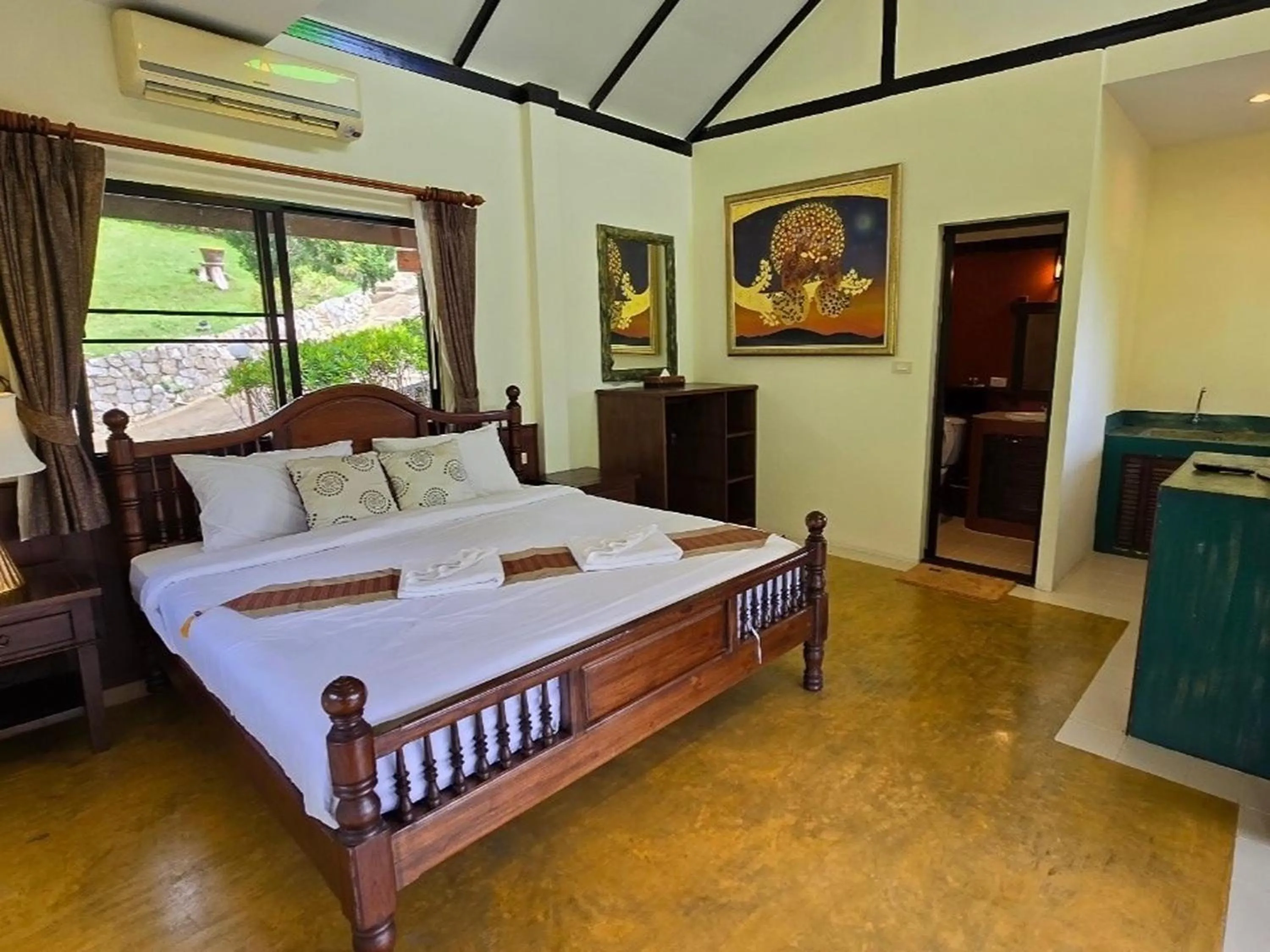 Bed in Insda Wellness Resort