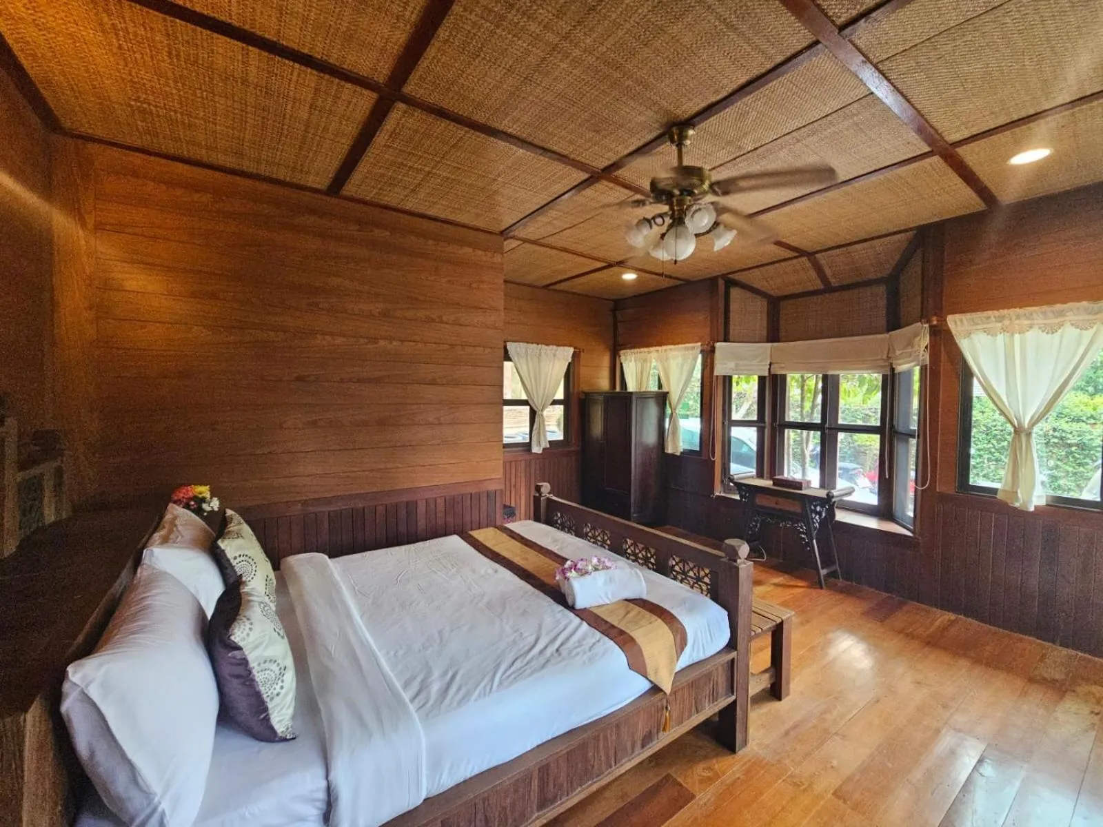 Bed in Insda Wellness Resort