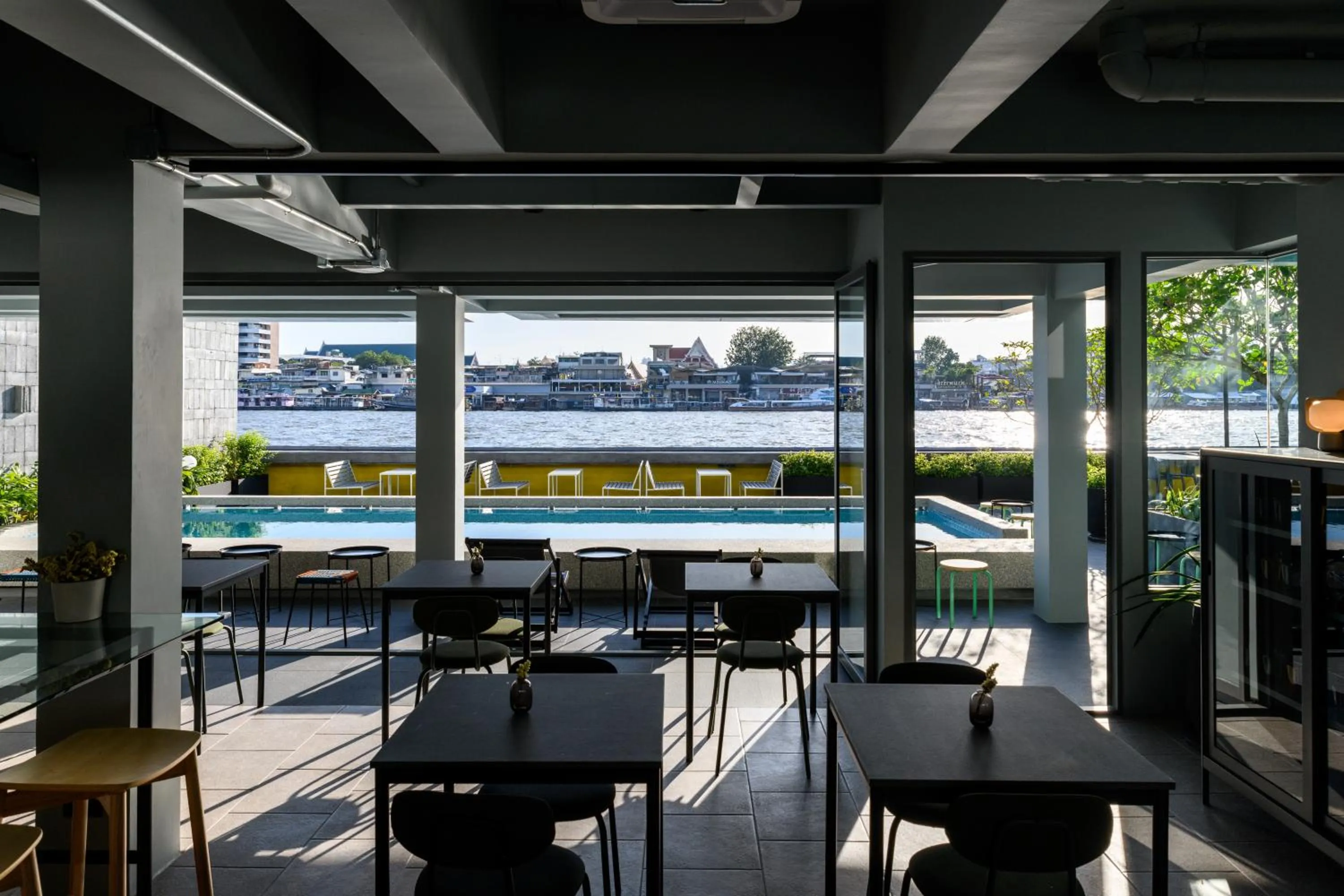 Restaurant/places to eat in Mowa Bangkok