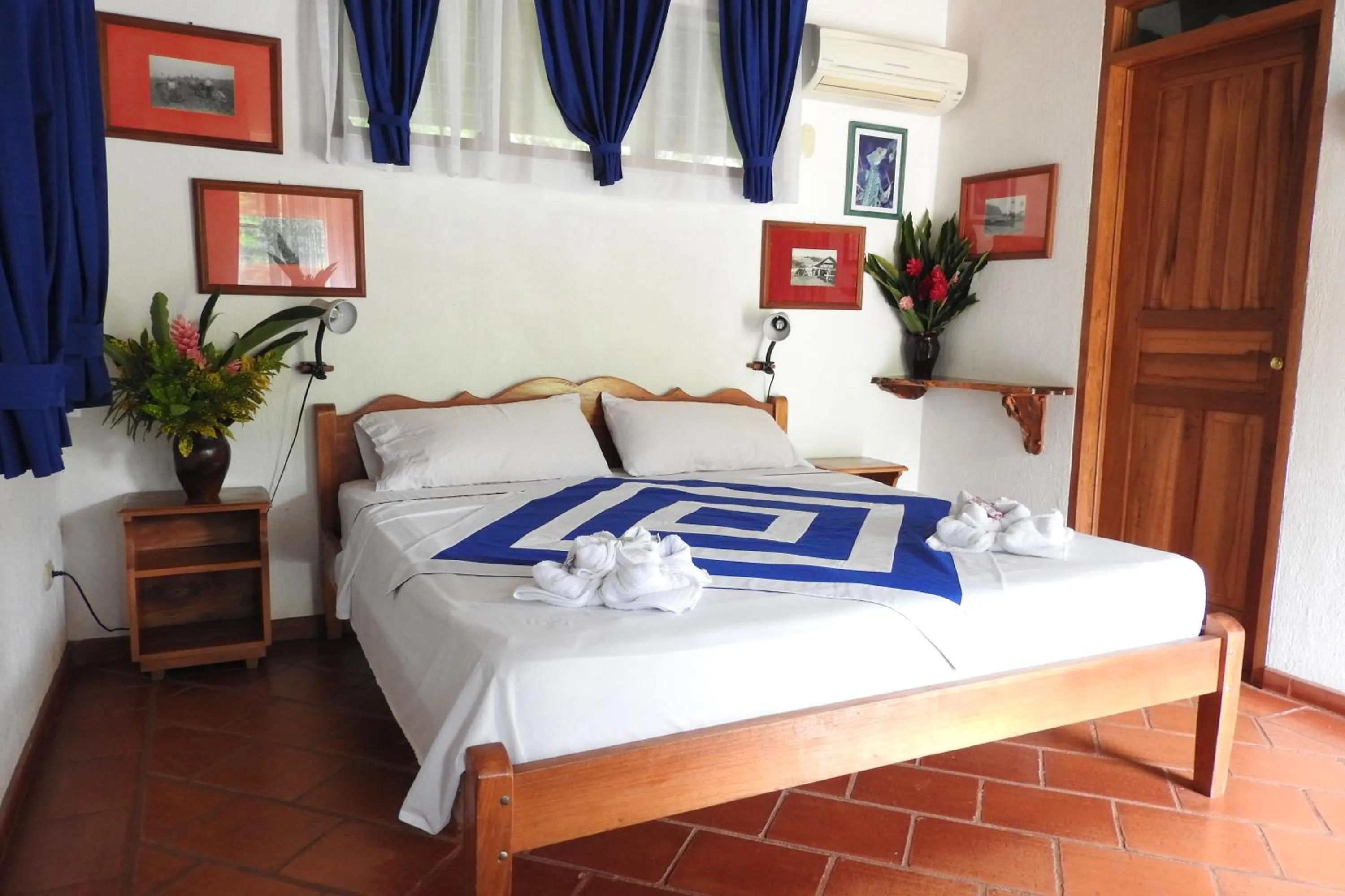 Queen Room with Garden View in Hotel de Campo Caño Negro