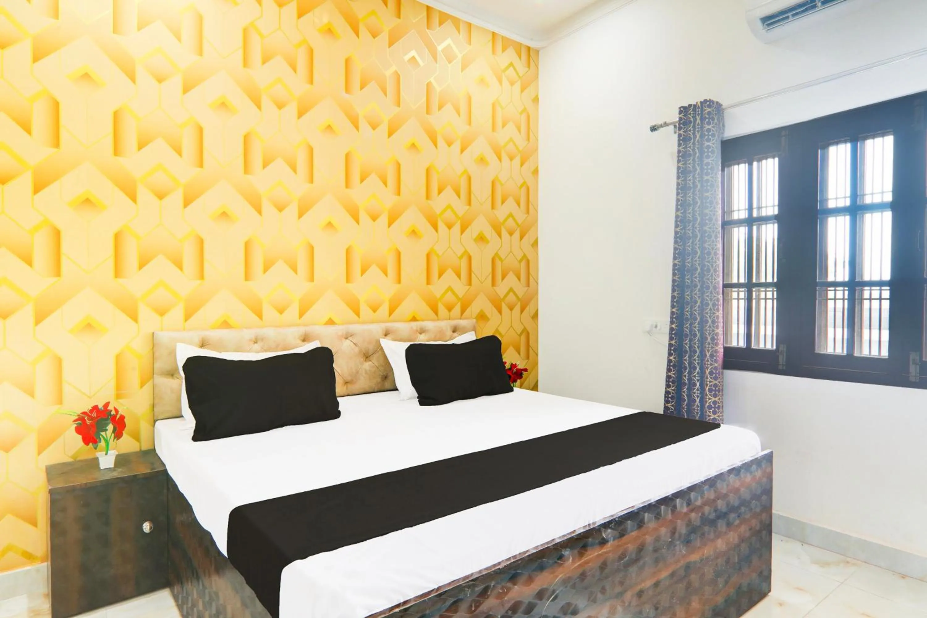 Bedroom in Hotel O by OYO Serene Inn Hotel And Restaurant