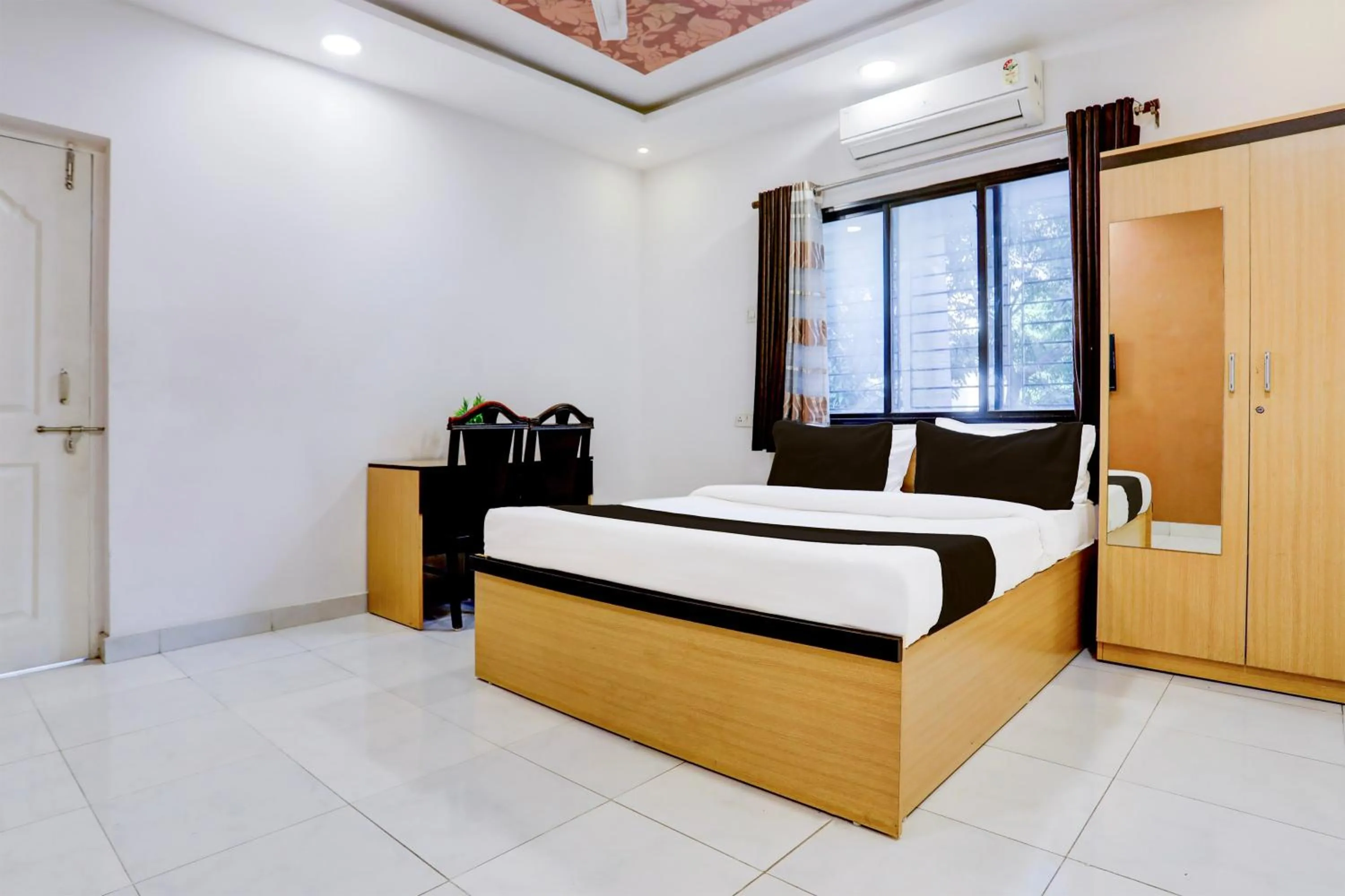 Bedroom in Hotel O GREEN PALMS
