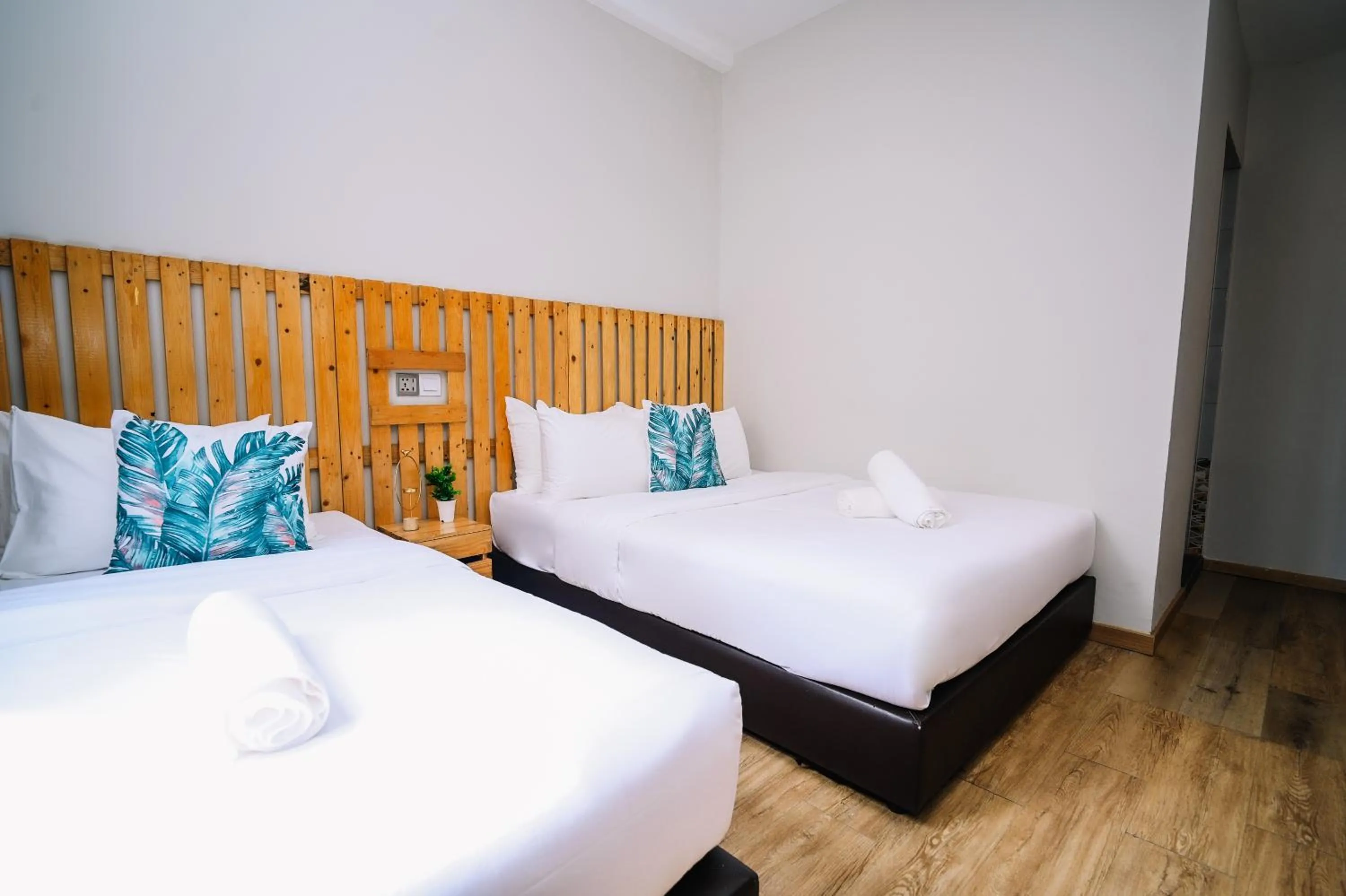 Bed in Swing & Pillows - Kota Warisan, Sepang