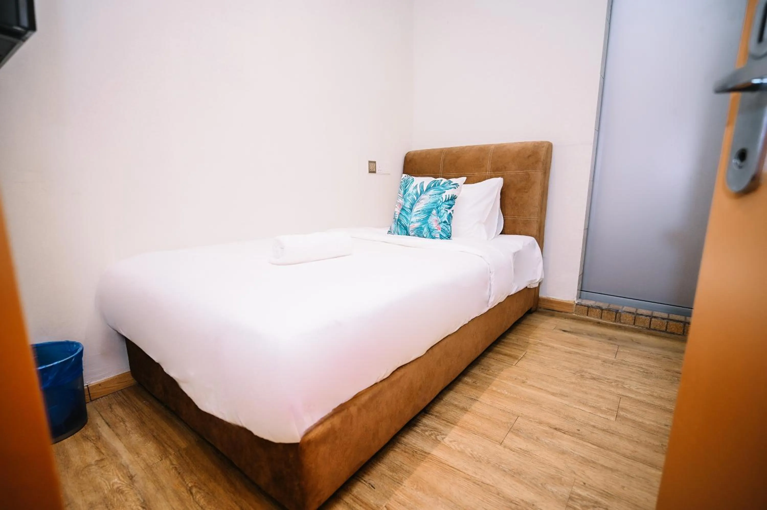 Bed in Swing & Pillows - Kota Warisan, Sepang