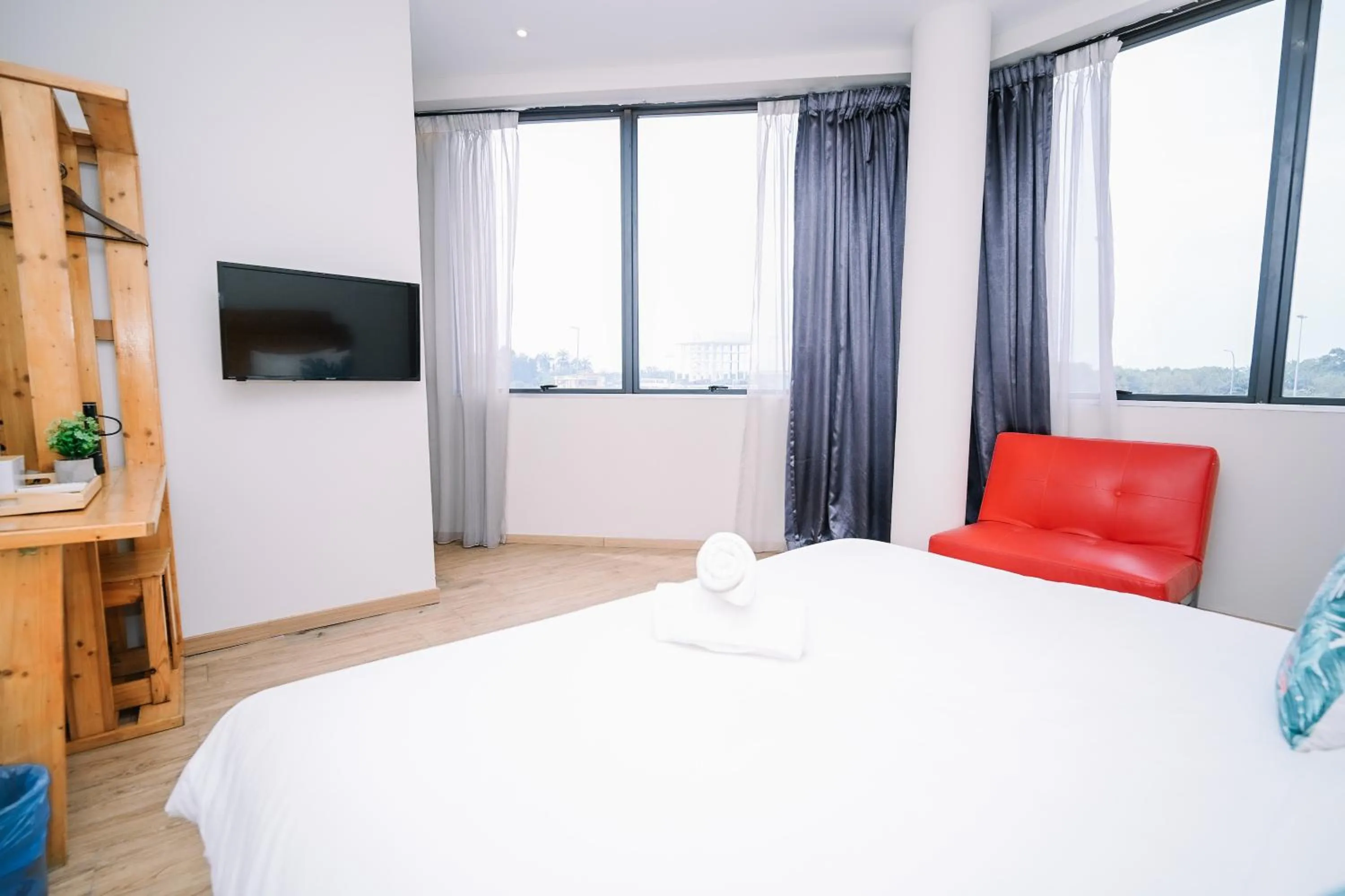 Bed in Swing & Pillows - Kota Warisan, Sepang