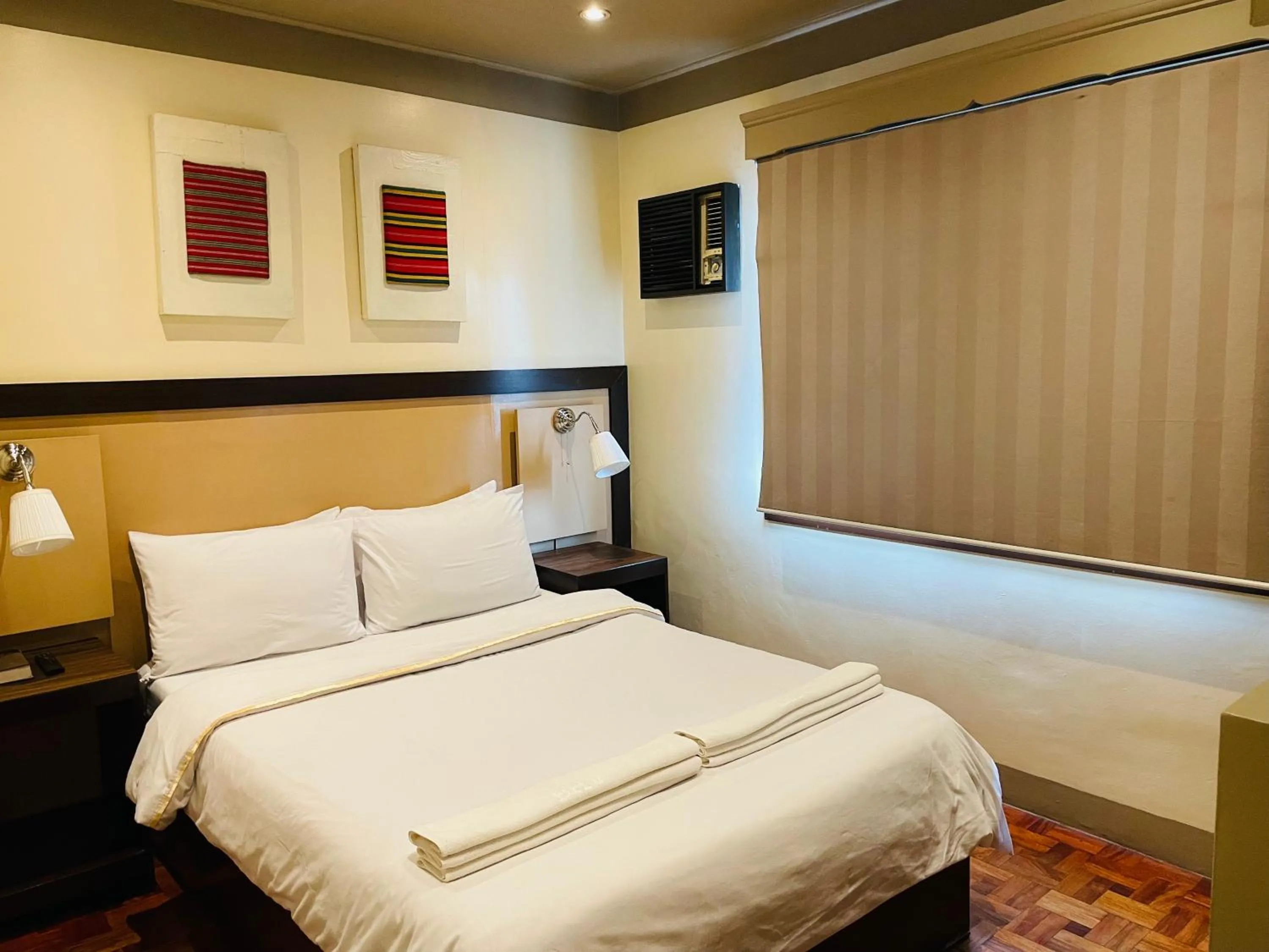 Bedroom, Bed in Baguio Holiday Villas