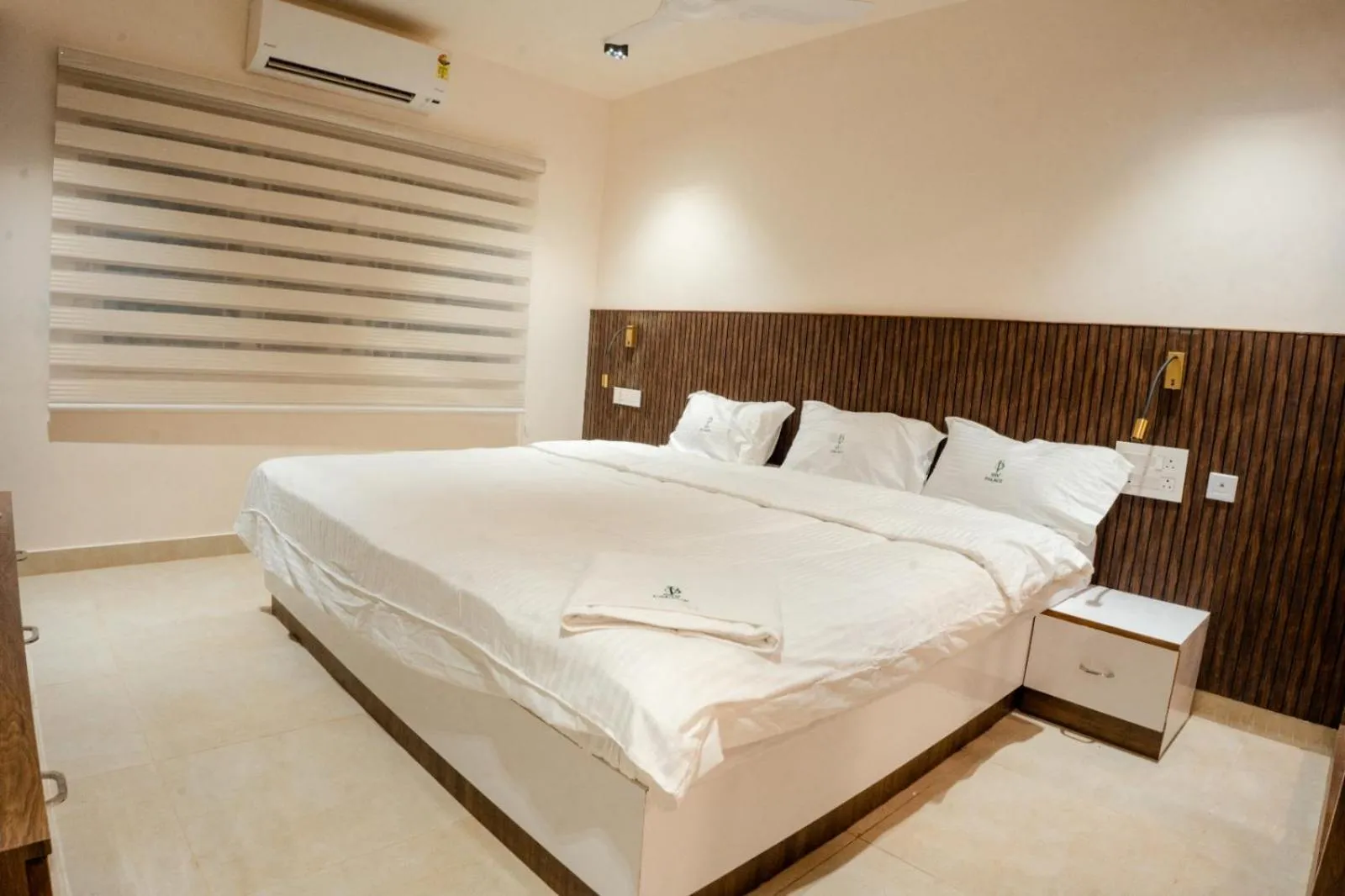 Bed in Sri Senthoor Velavan Palace SSV Palace