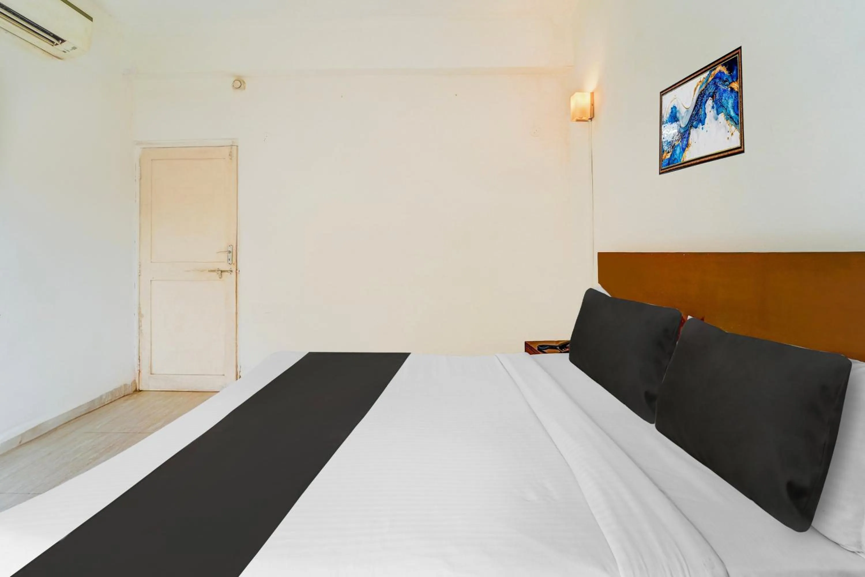 Bedroom, Bed in Townhouse Calangute - Baga Circle Formerly Park Avenue