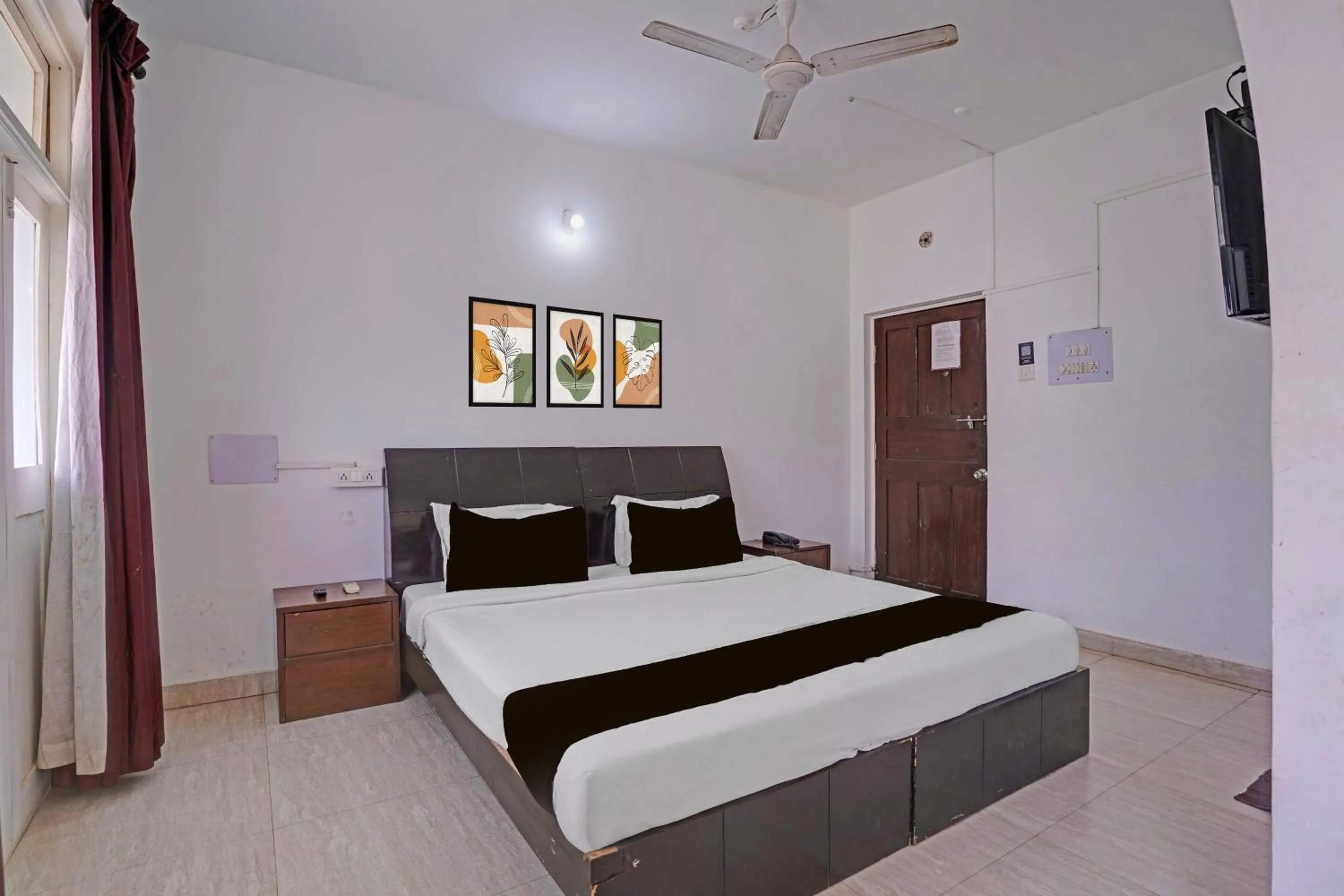 Bedroom, Bed in Townhouse Calangute - Baga Circle Formerly Park Avenue