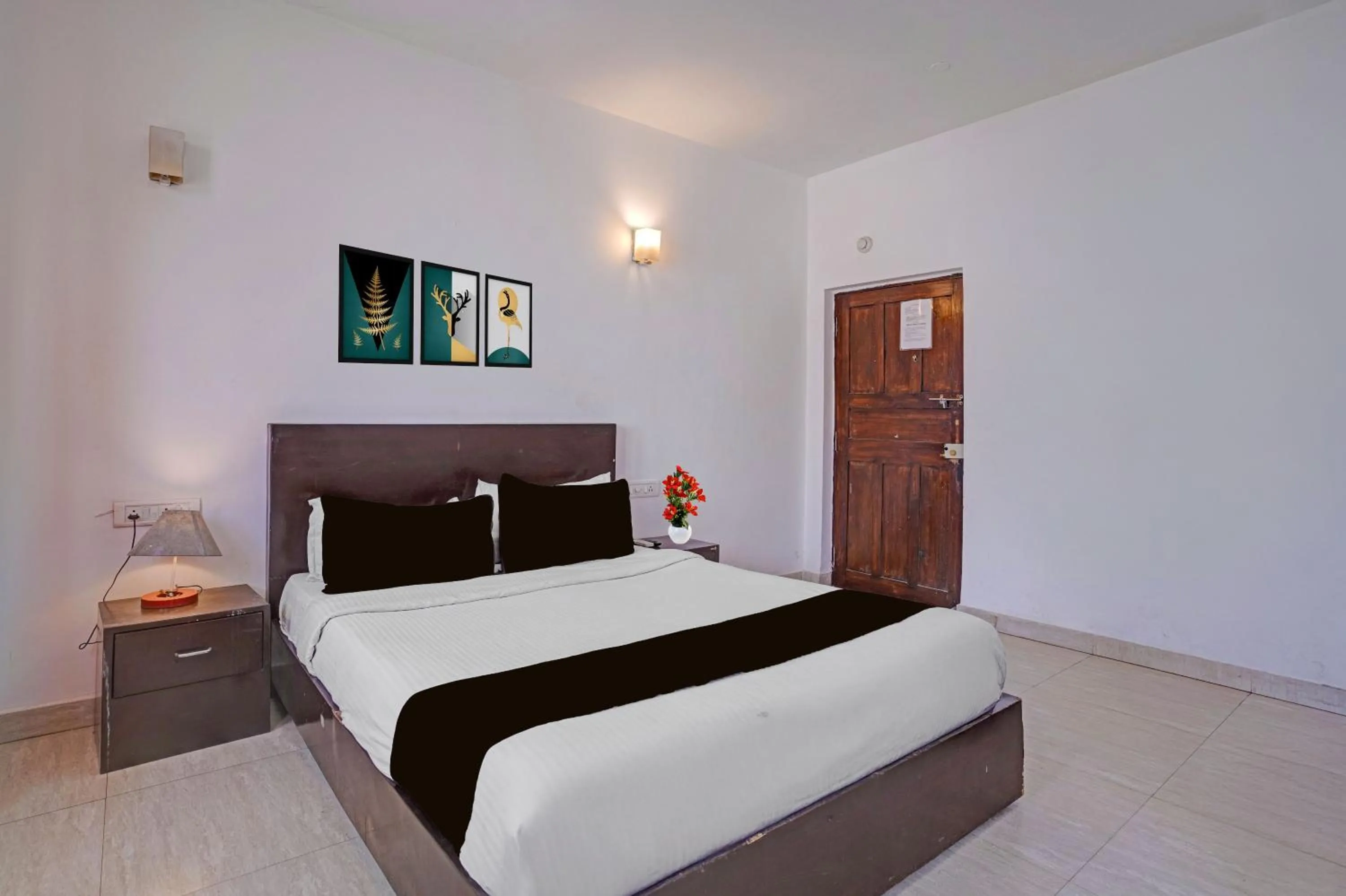 Bedroom, Bed in Townhouse Calangute - Baga Circle Formerly Park Avenue