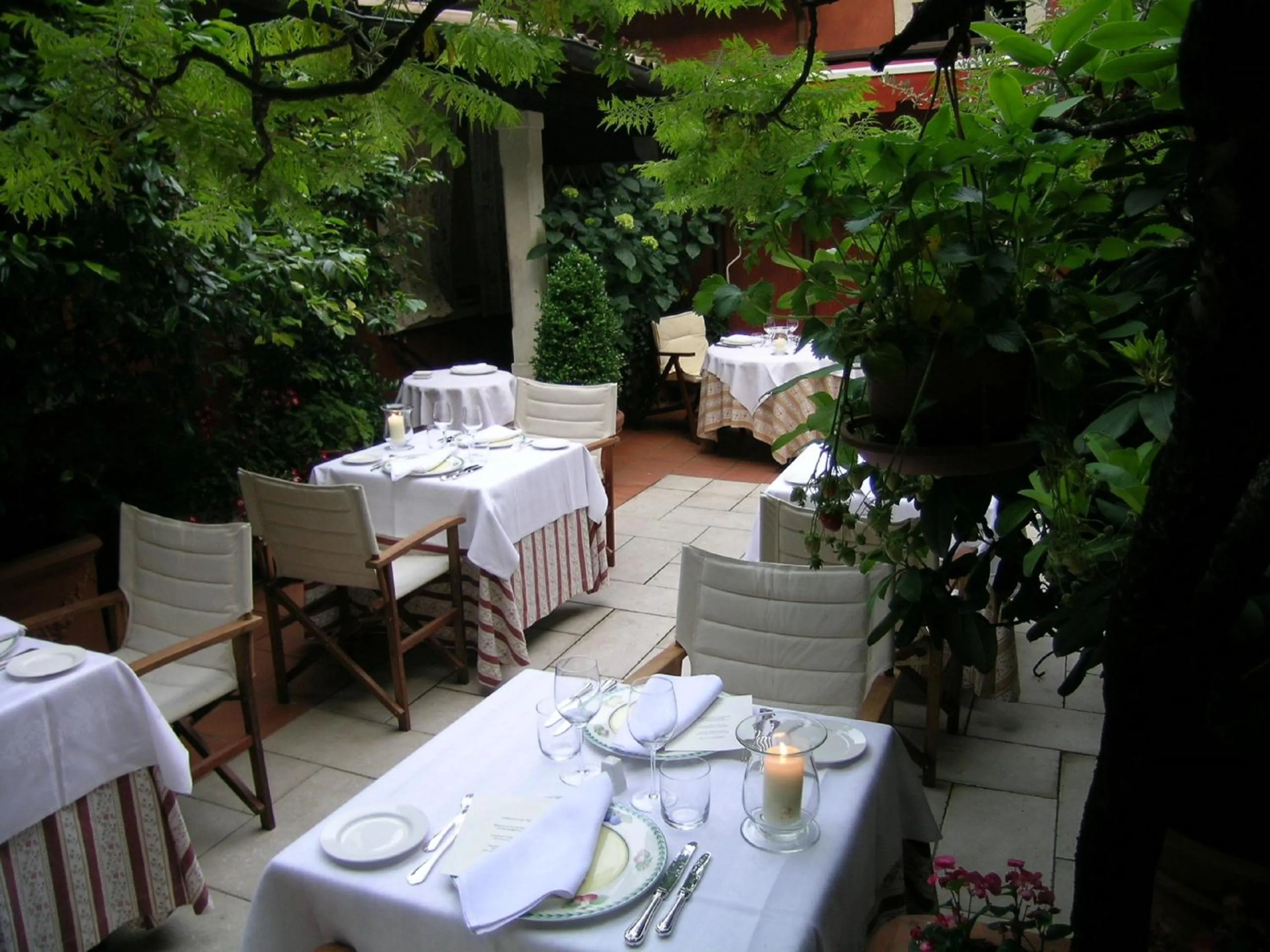 Restaurant/places to eat in Villa Abbazia Relais & Chateaux