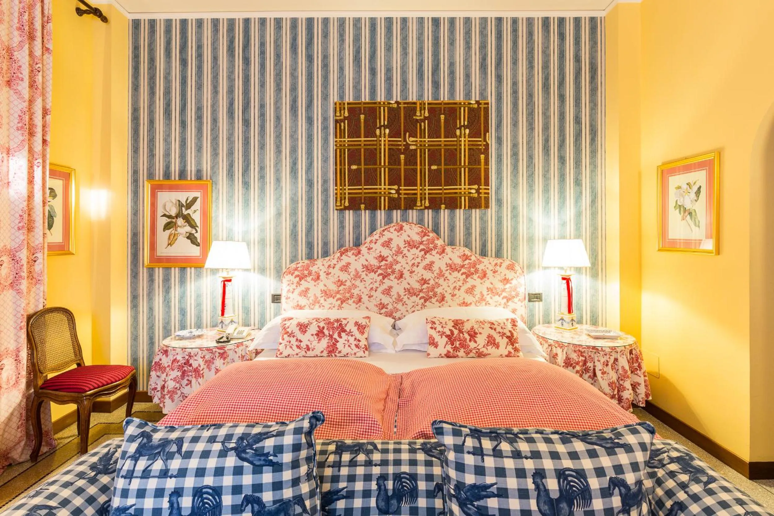 Photo of the whole room, Bed in Villa Abbazia Relais & Chateaux