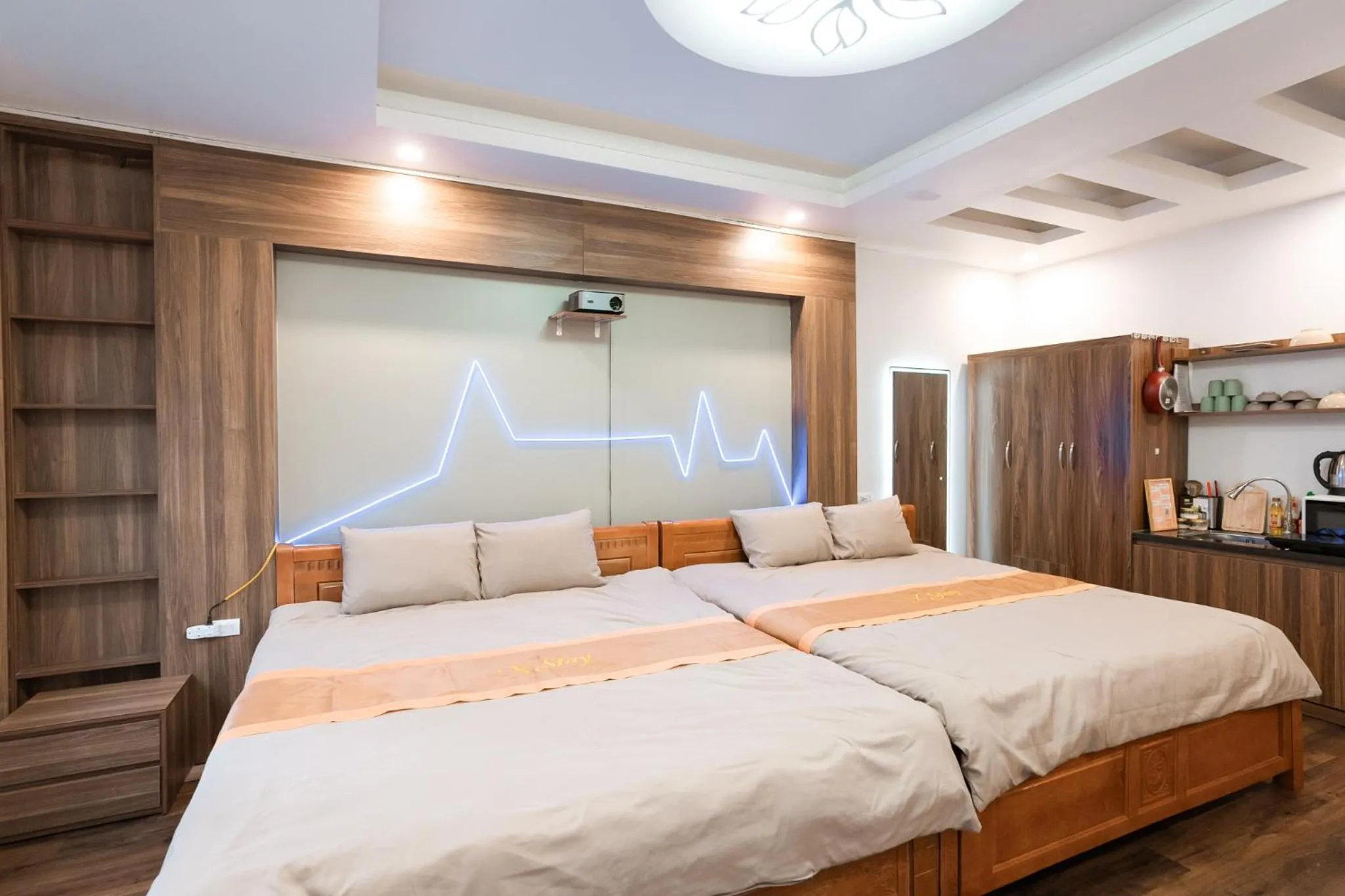 Bed in X-Stay Thư Trung