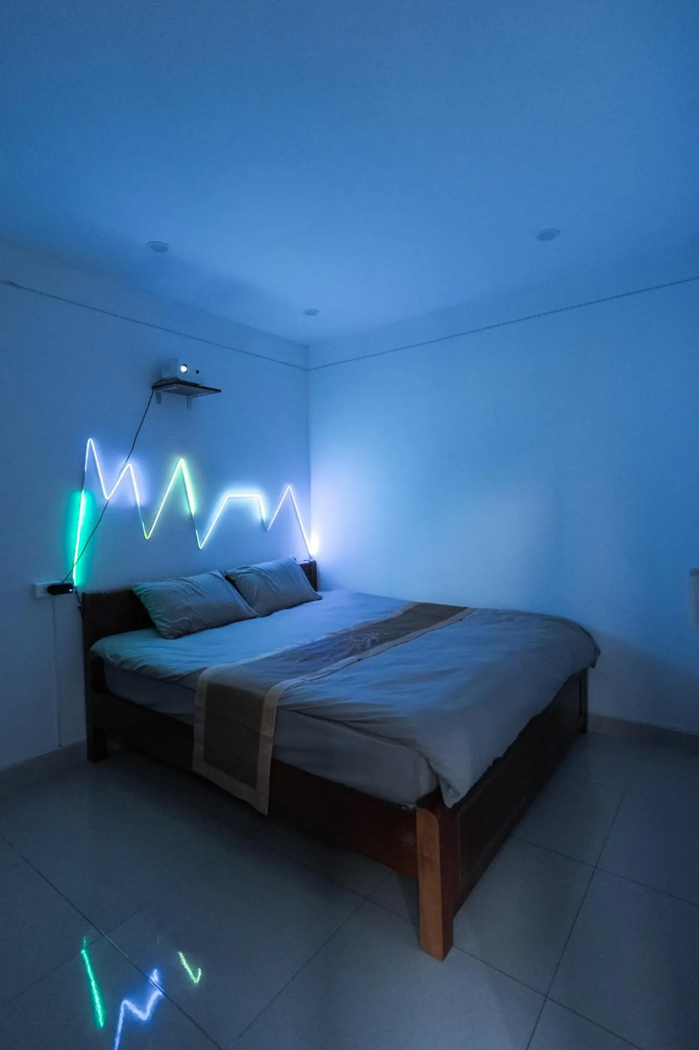 Bed in X-Stay Thư Trung