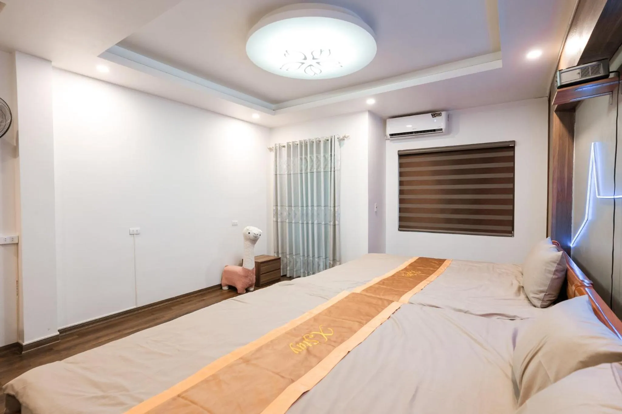 Communal lounge/ TV room, Bed in X-Stay Thư Trung