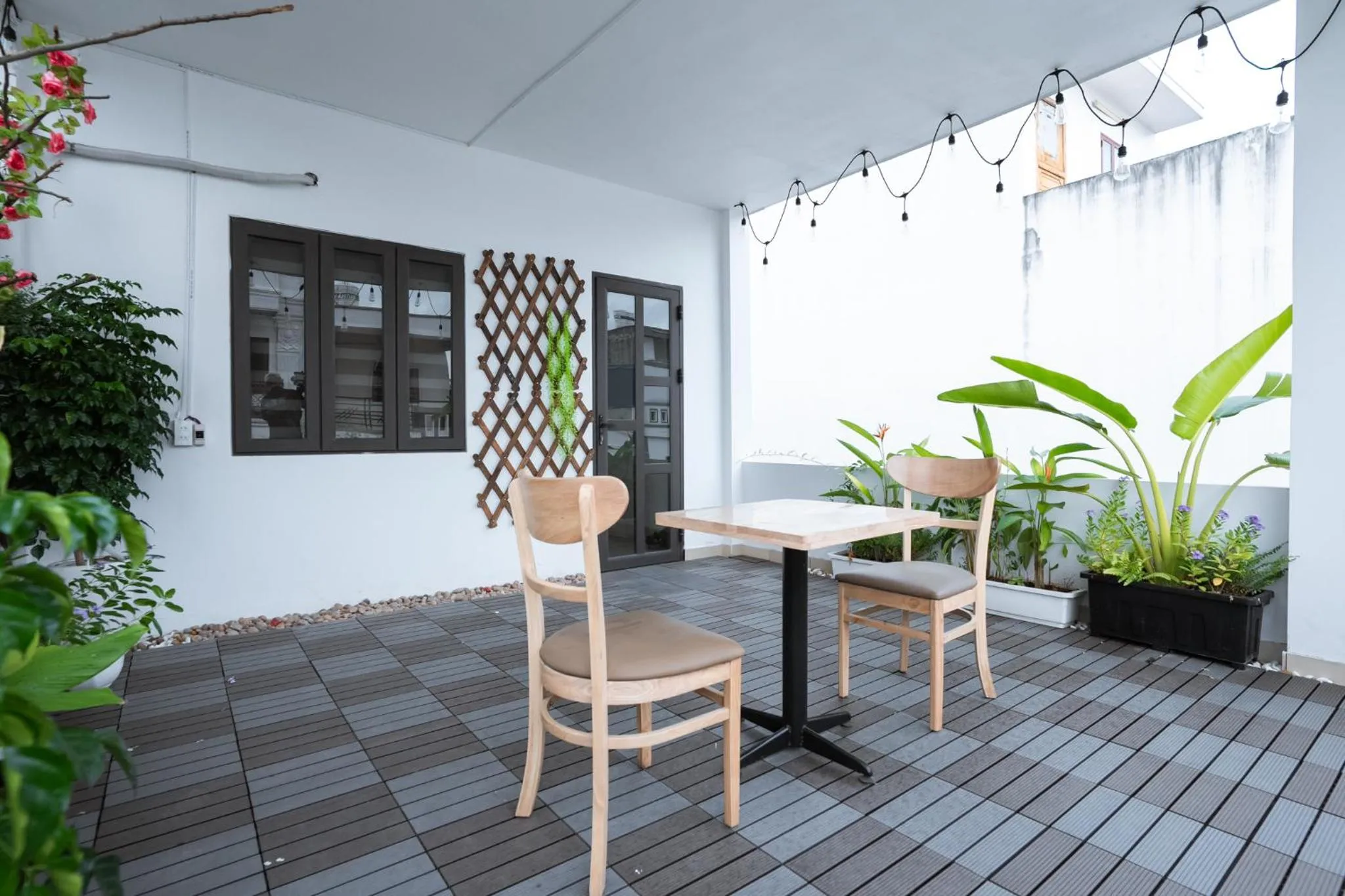 Patio in X-Stay Thư Trung
